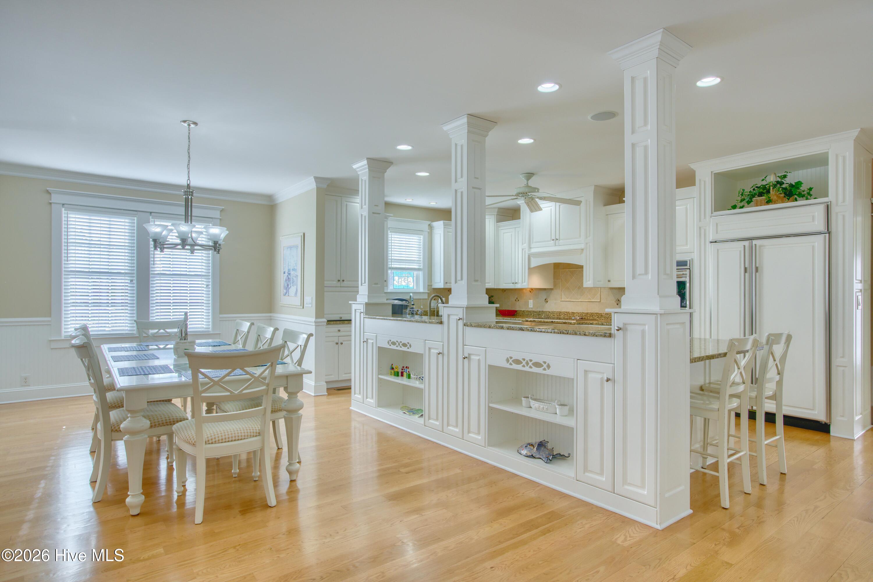 100549111 | Photo 37