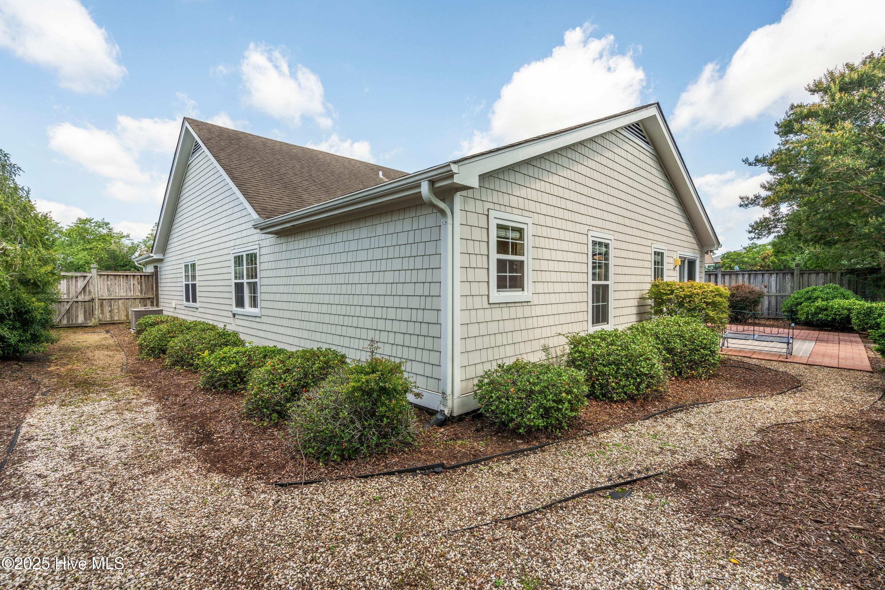 100511628 | Photo 10