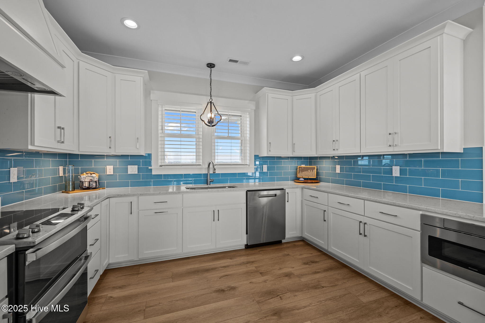 100544208 | Photo 12