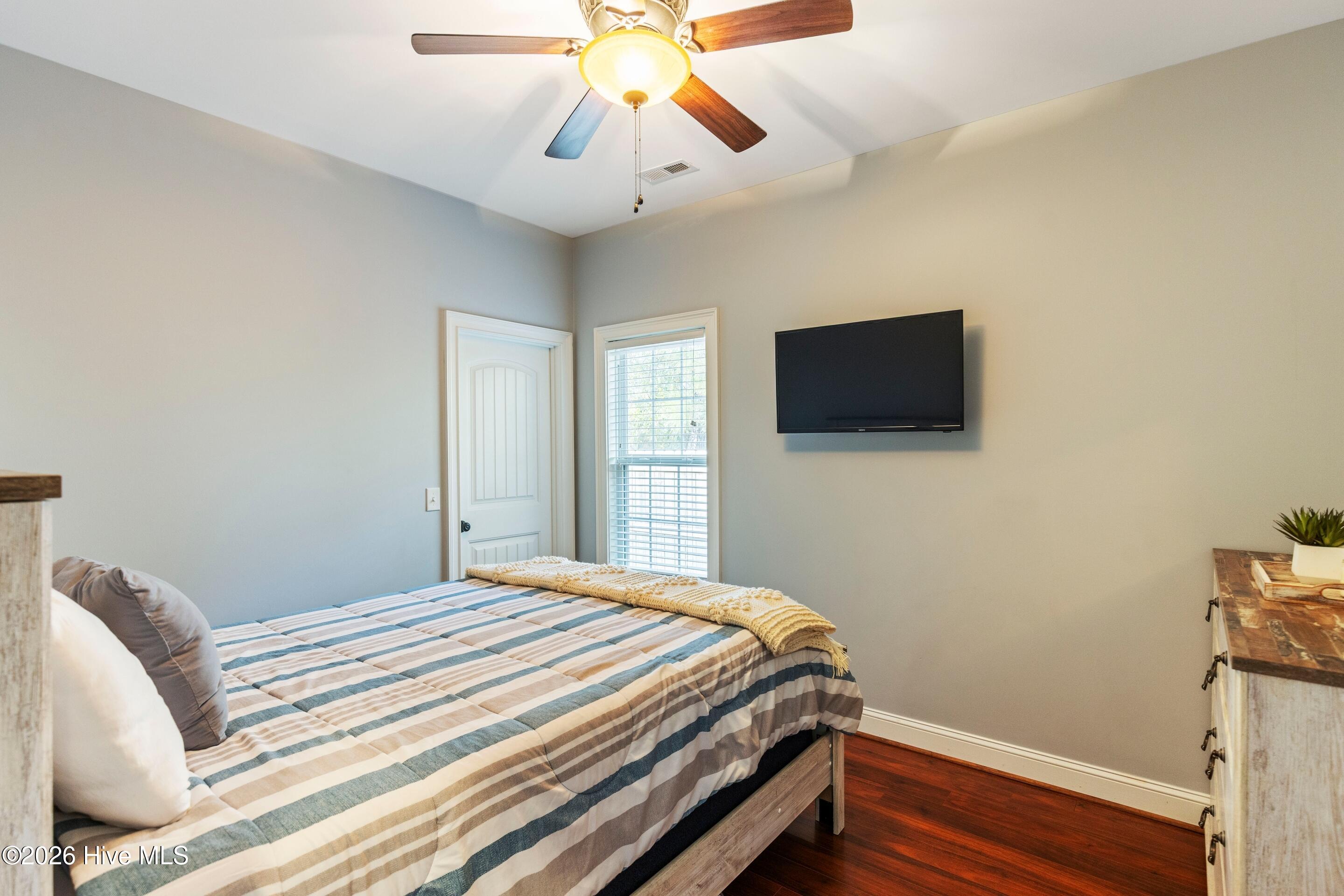 100548789 | Photo 39