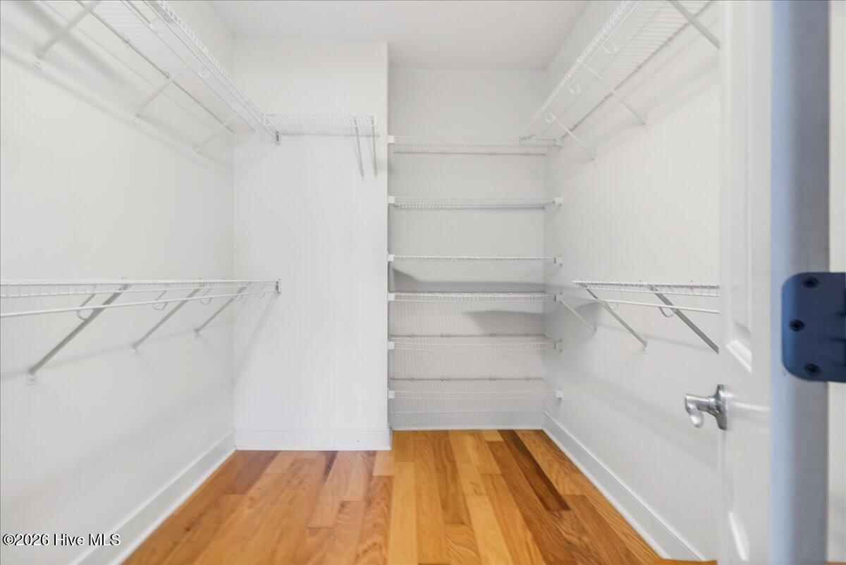 100549293 | Photo 35