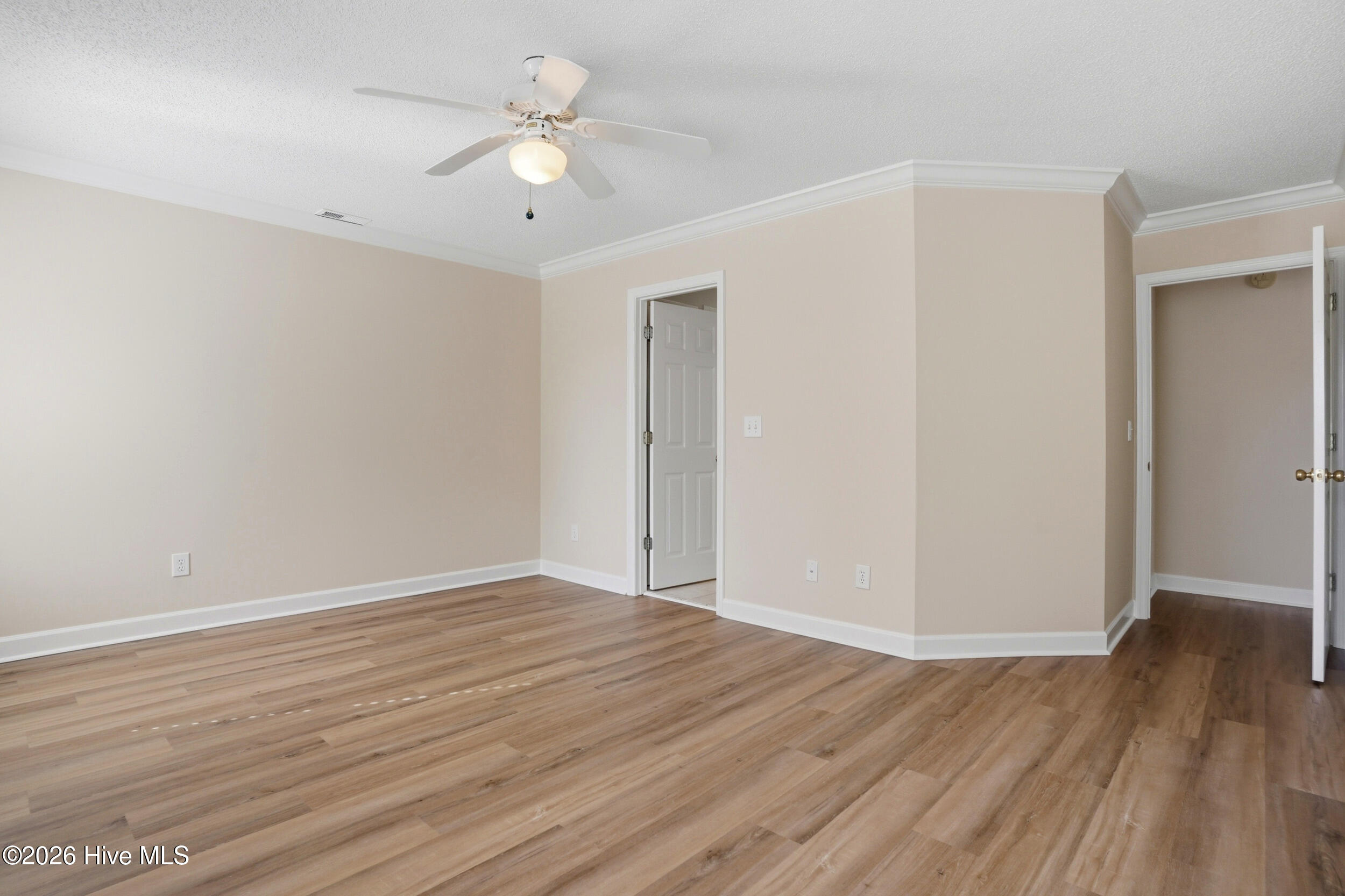 100559989 | Photo 21