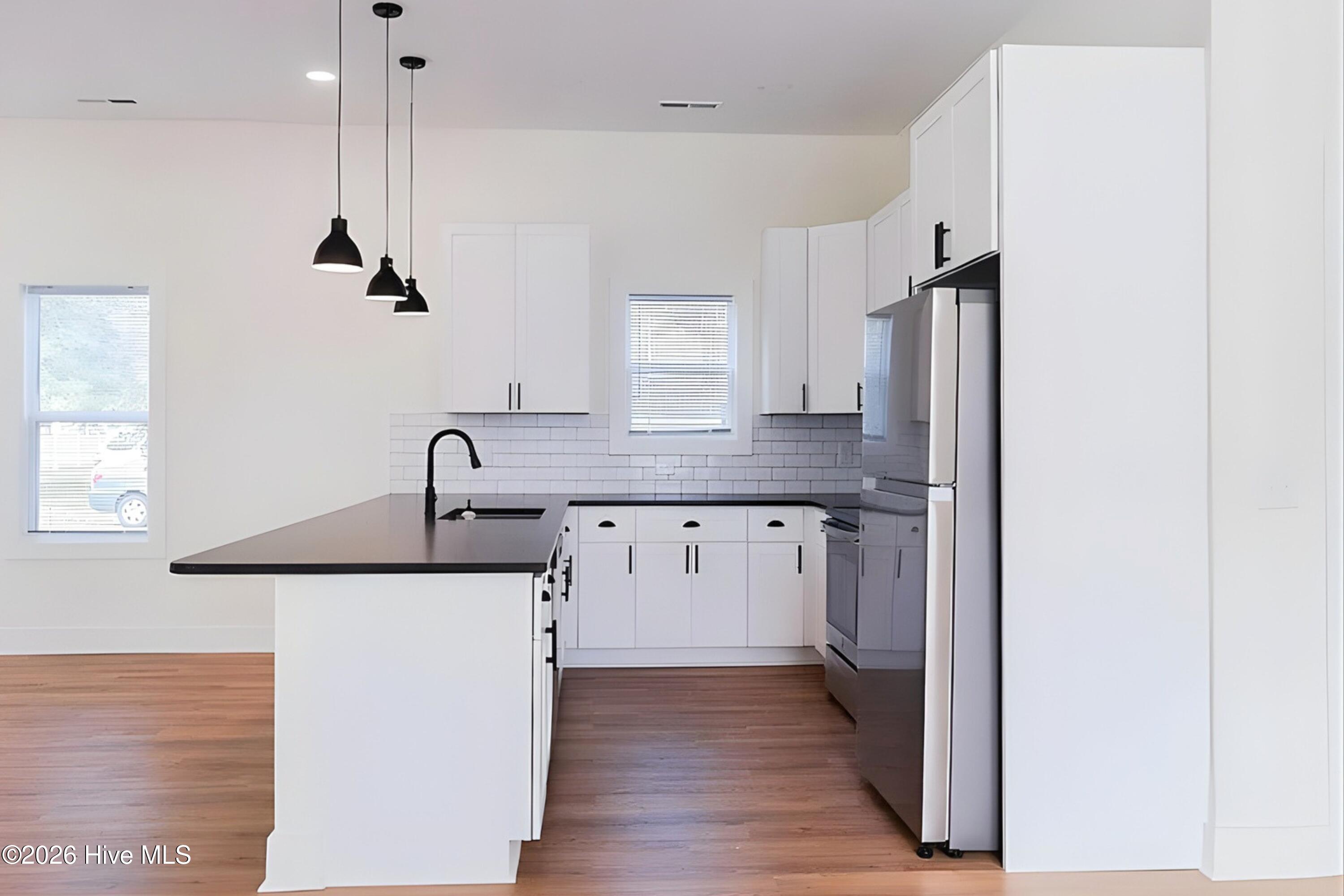 100568666 | Photo 17