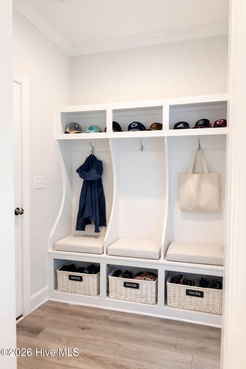 100567915 | Photo 65