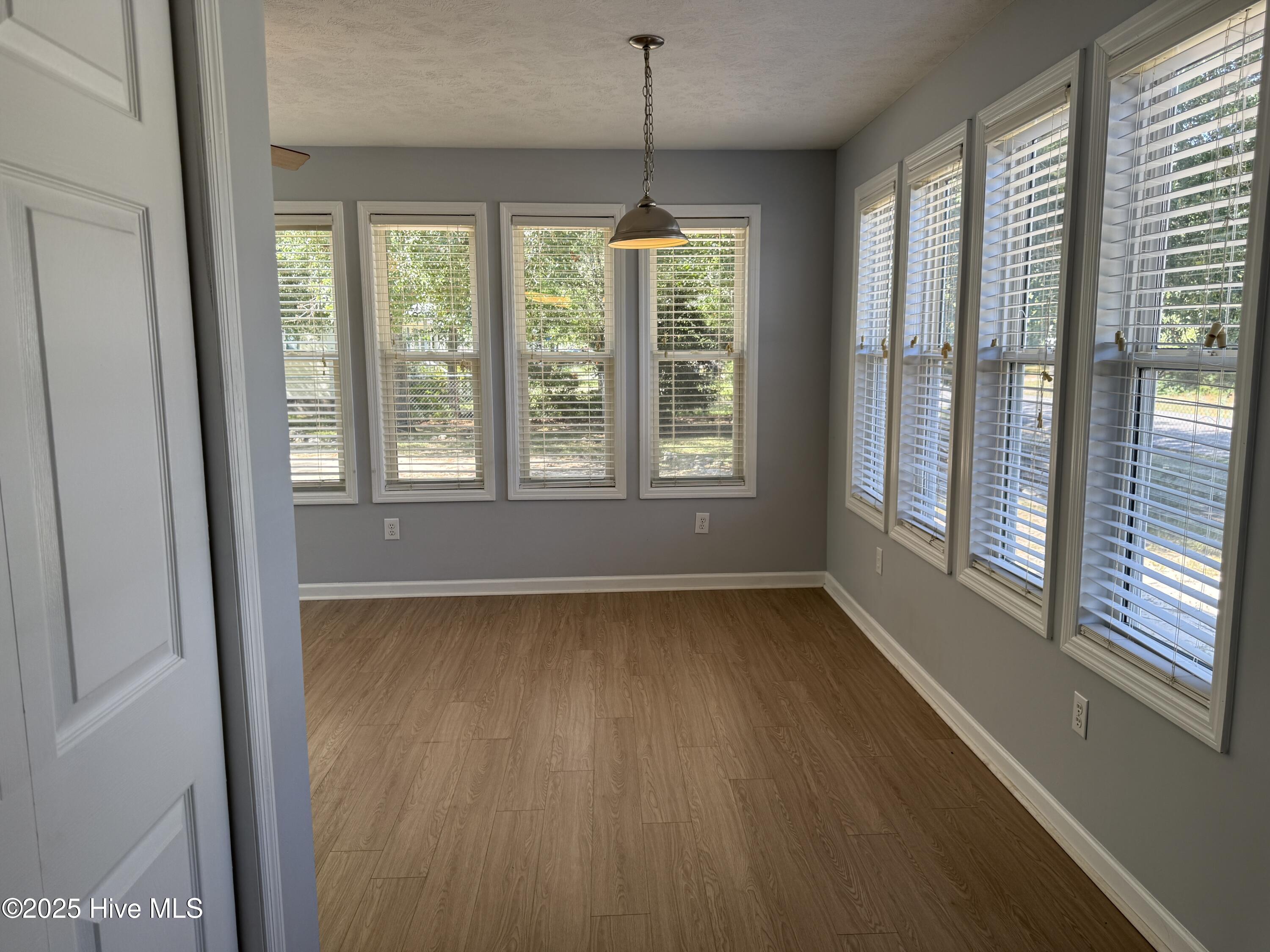 100531759 | Photo 23