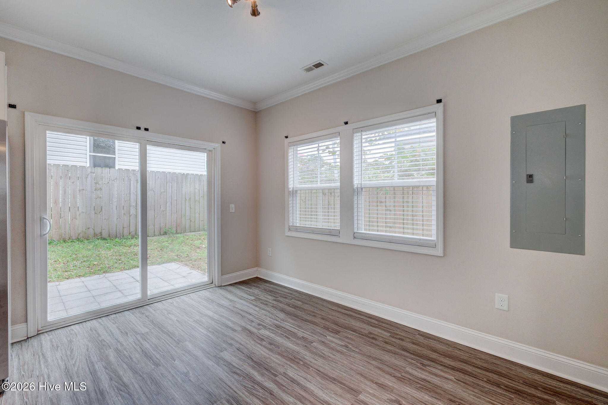 100562693 | Photo 21