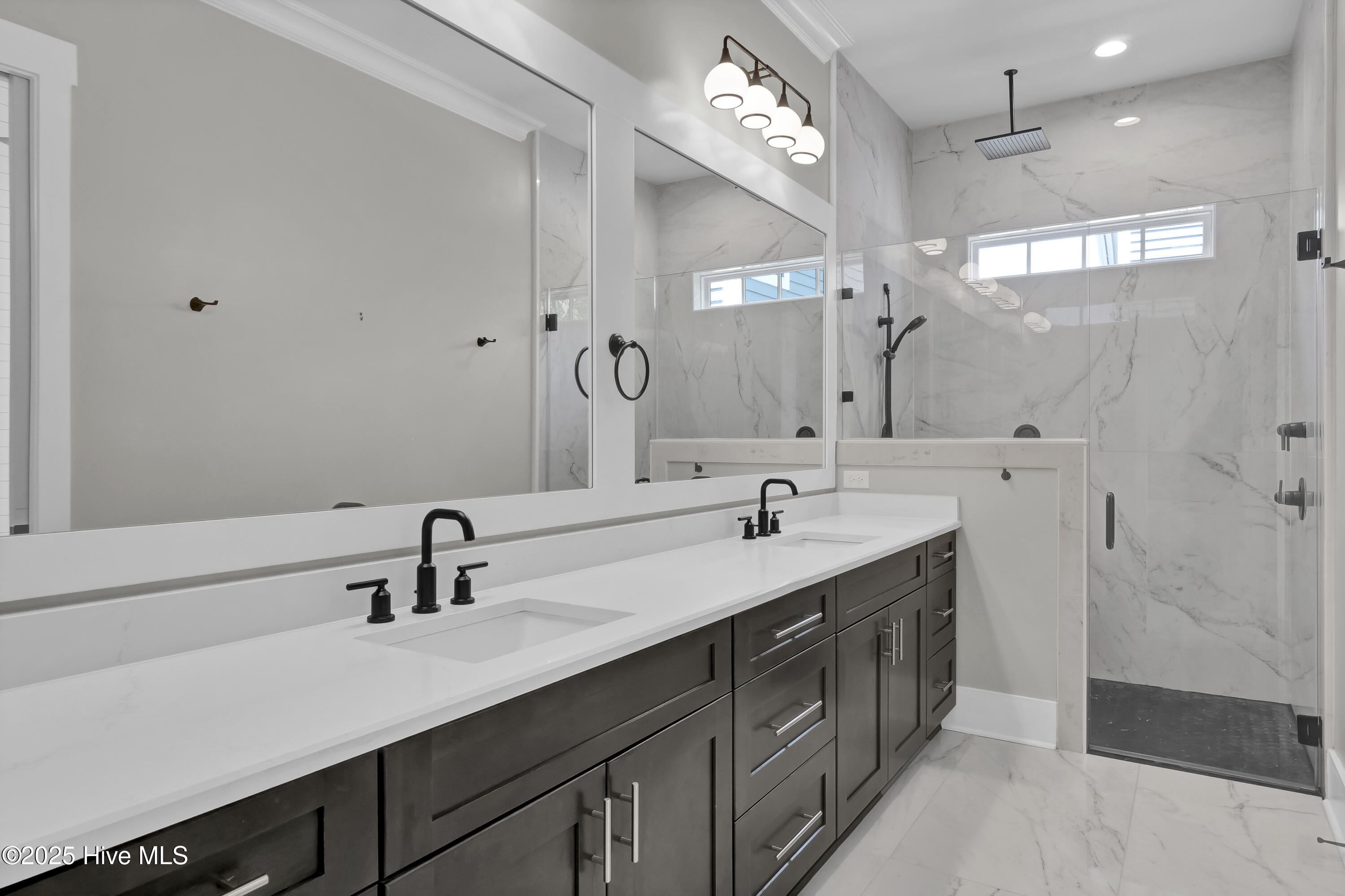 100550723 | Photo 22