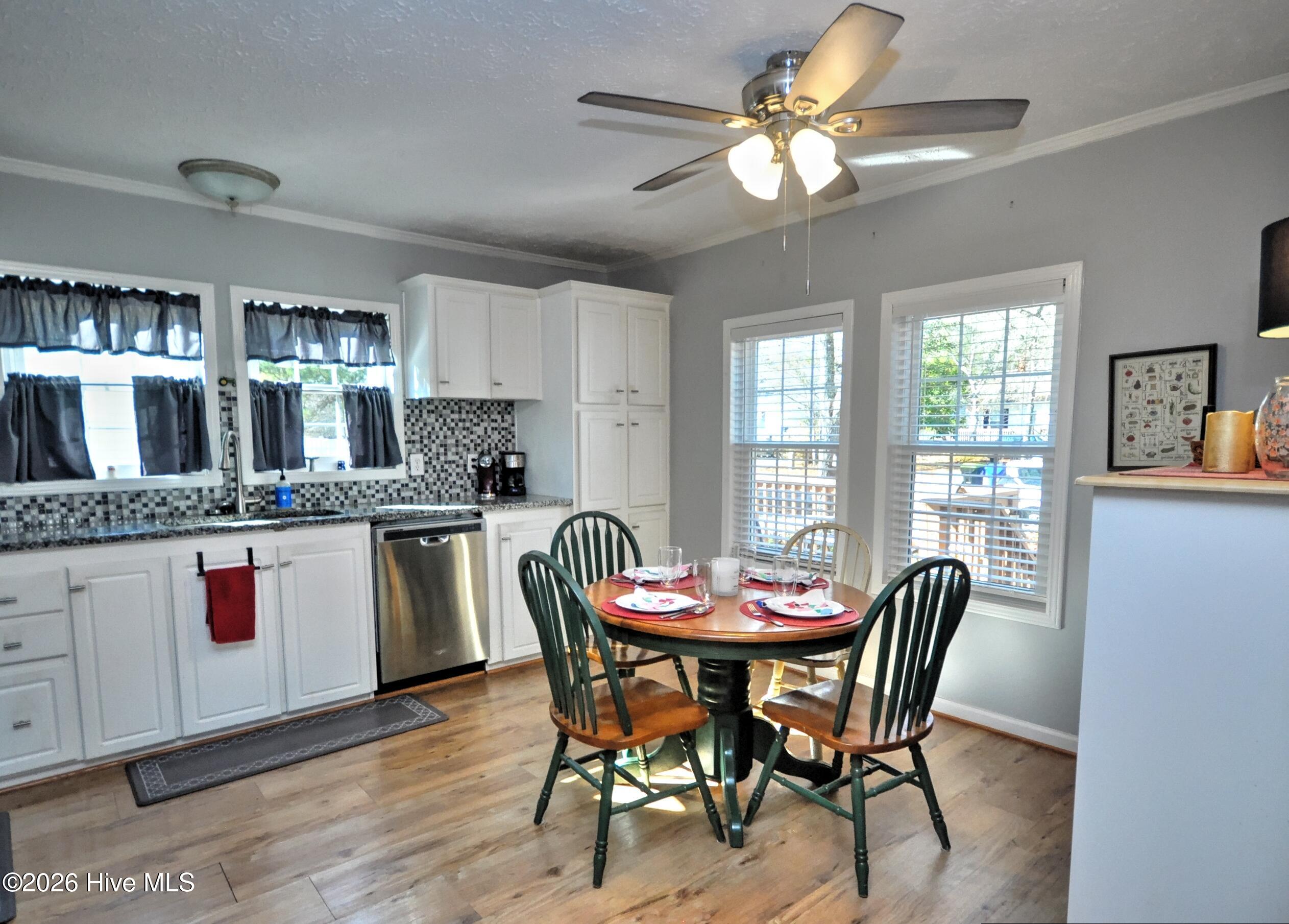 100550740 | Photo 12