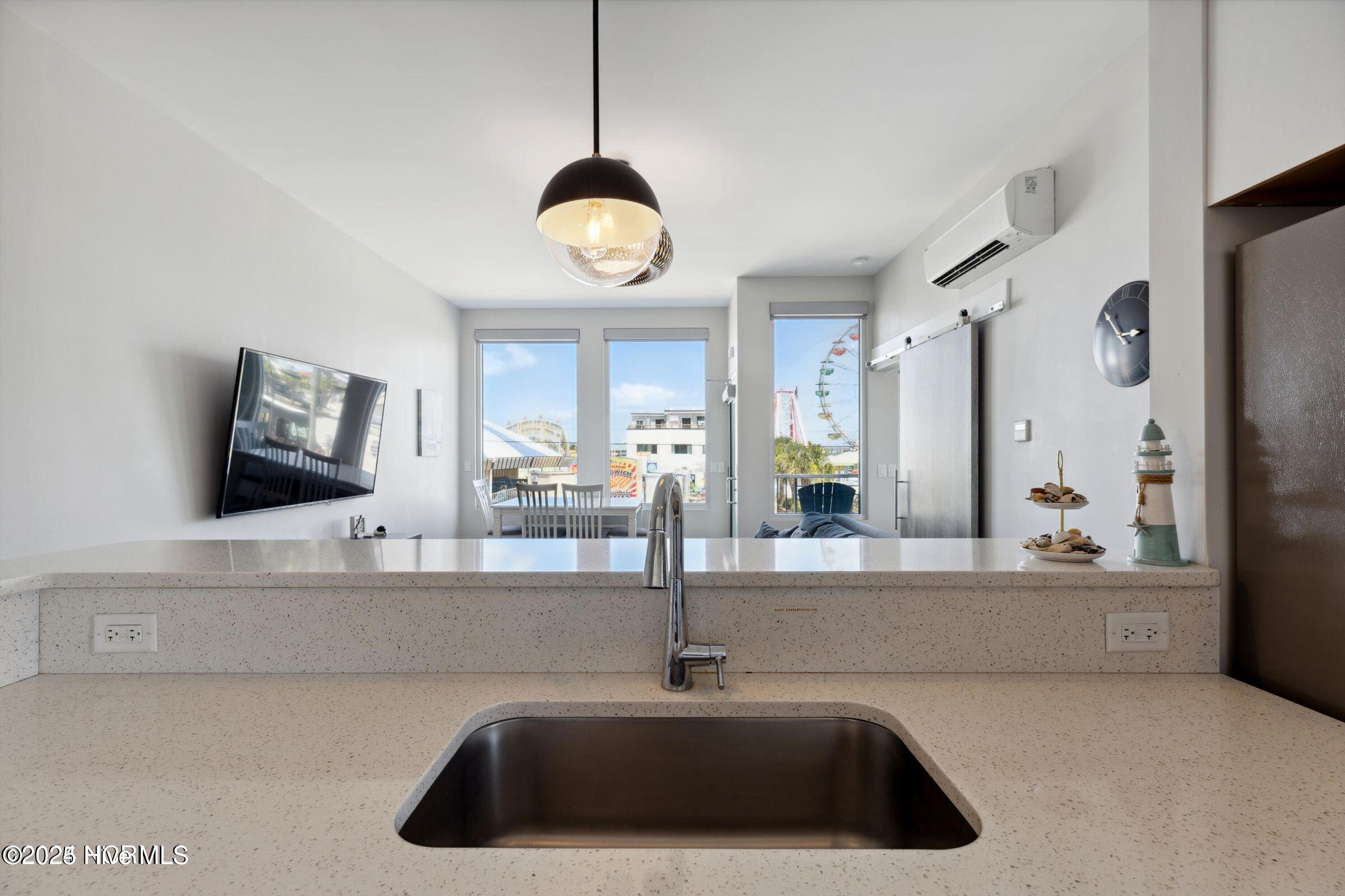 100542009 | Photo 18