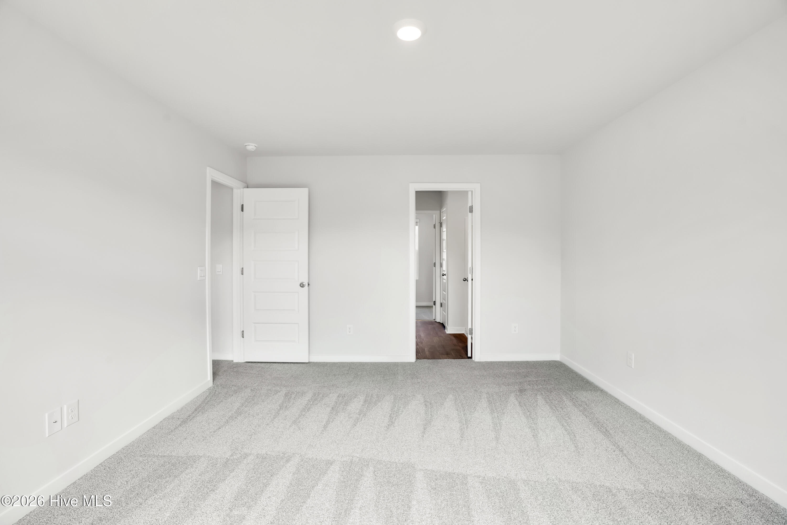 100561800 | Photo 22