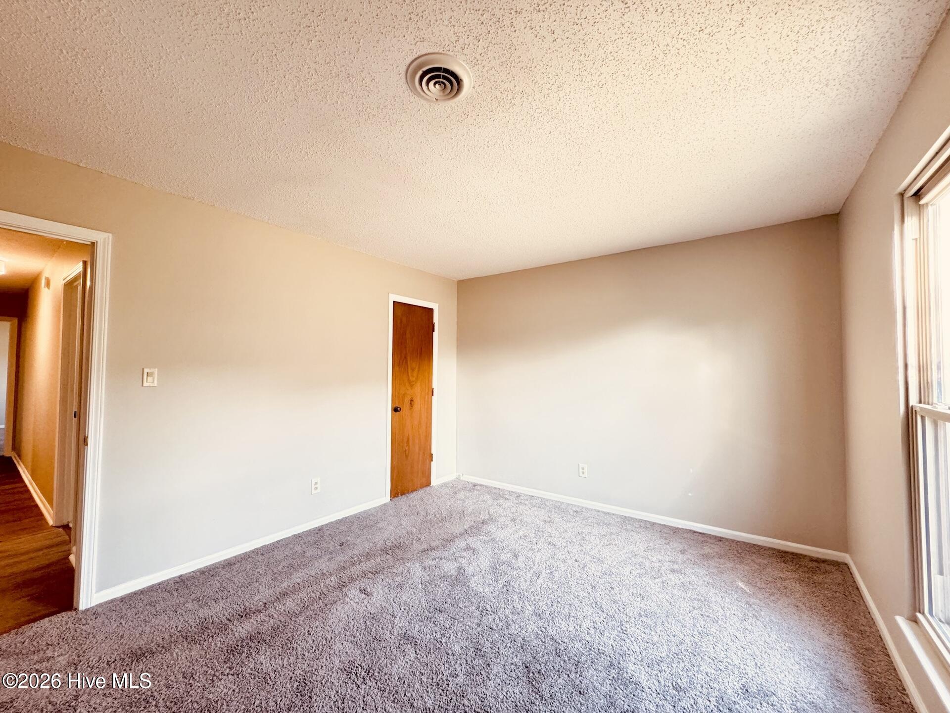 100561695 | Photo 17