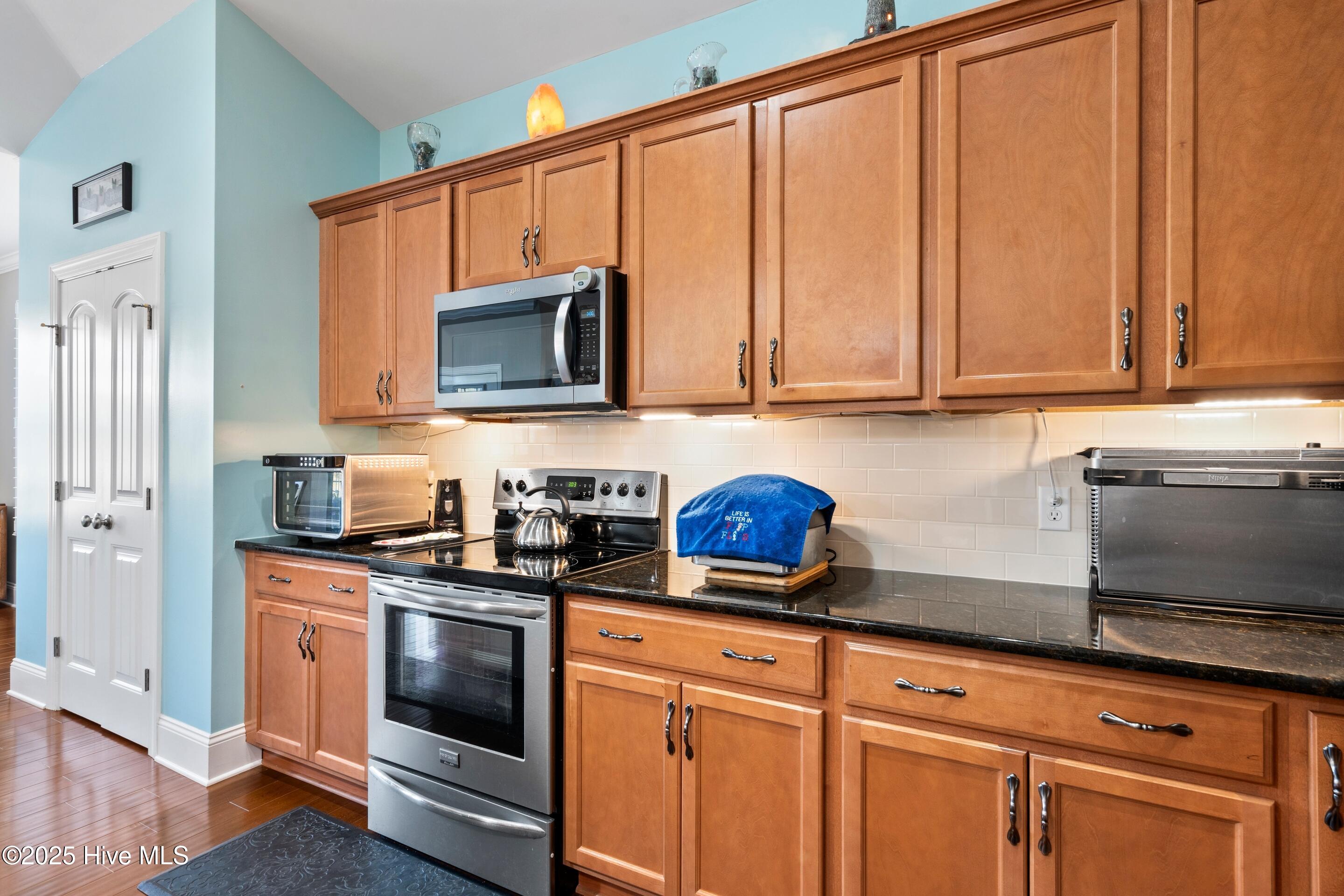 100540800 | Photo 24