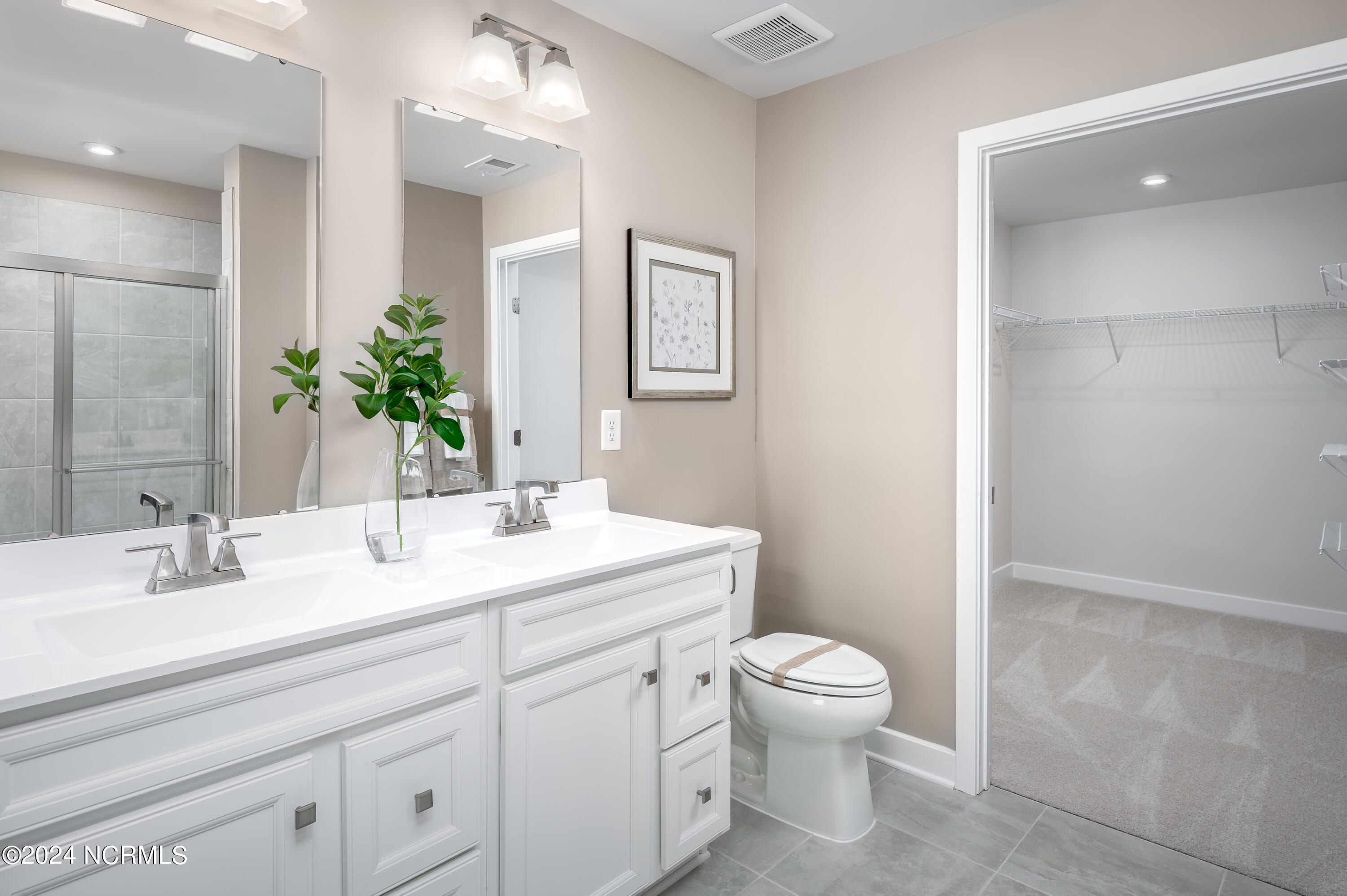 100540182 | Photo 14