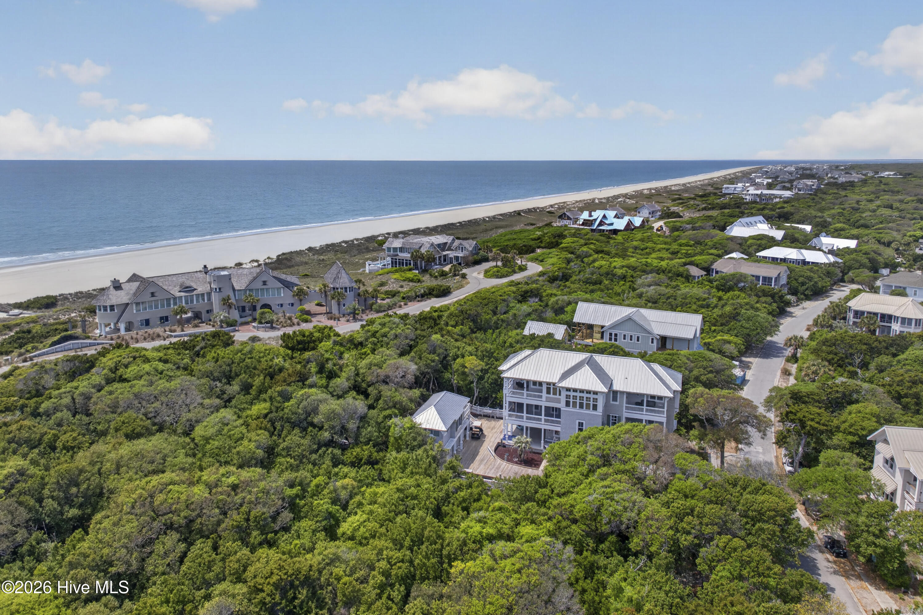 100566186 | Photo 90