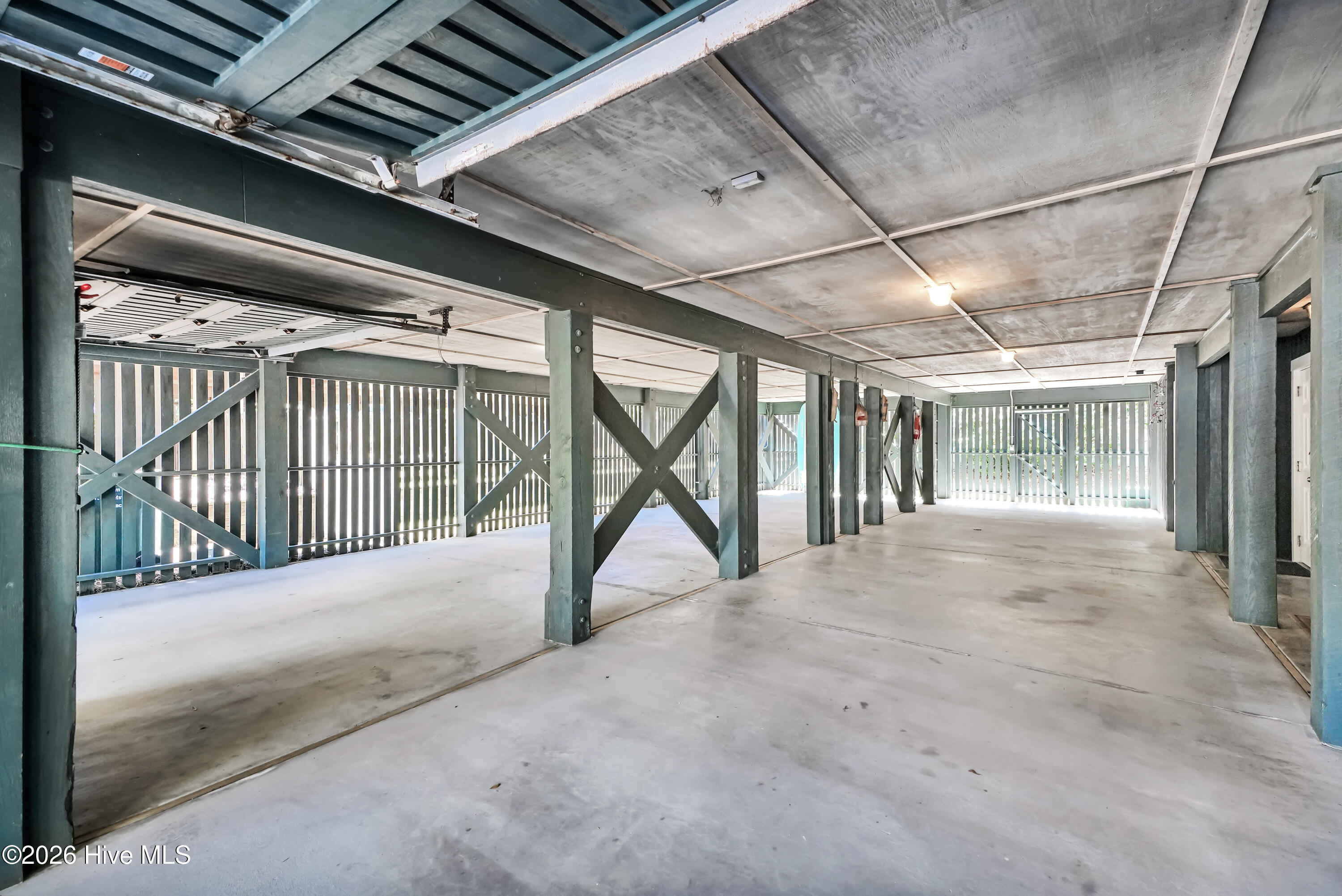 100562457 | Photo 59