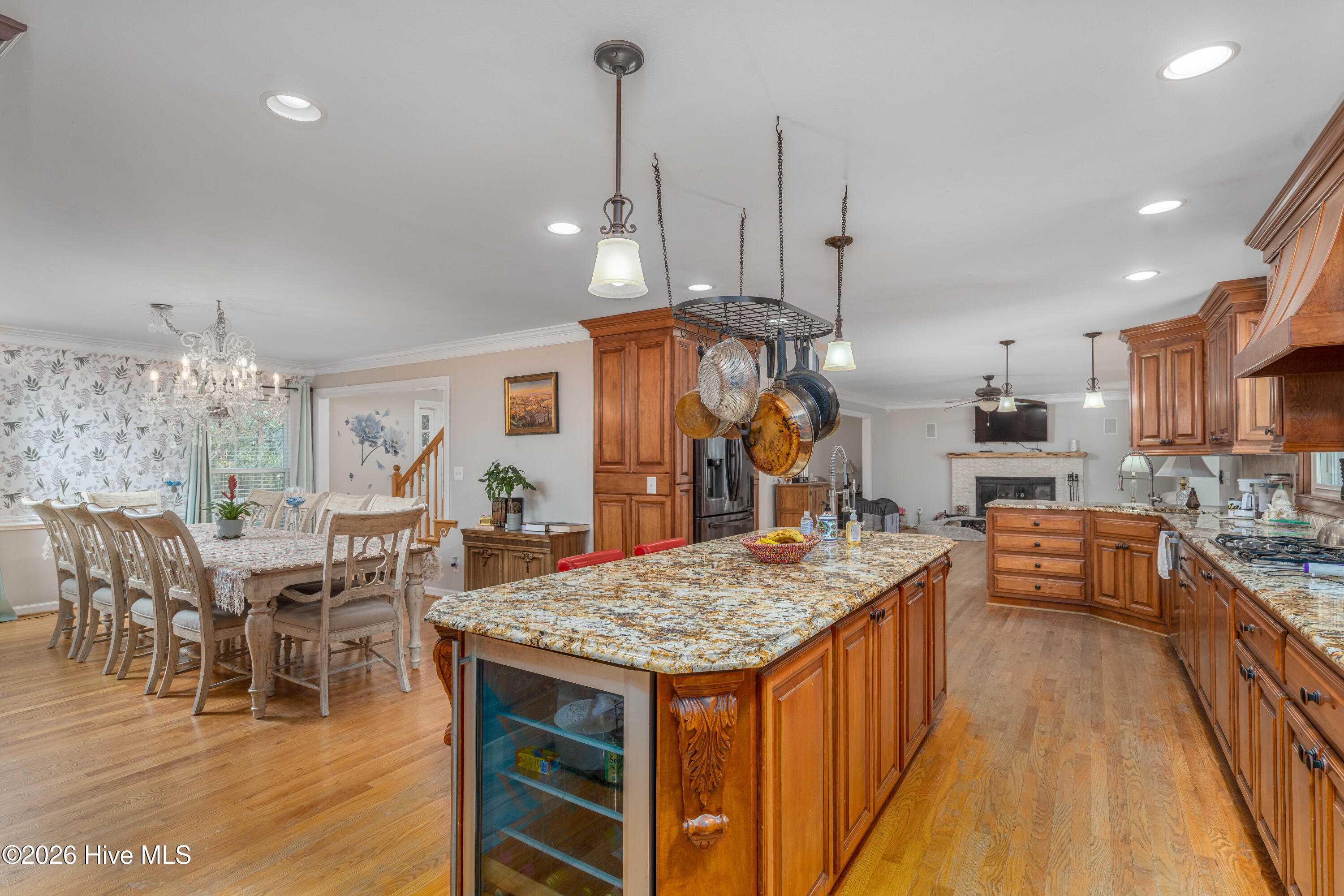 100548733 | Photo 11