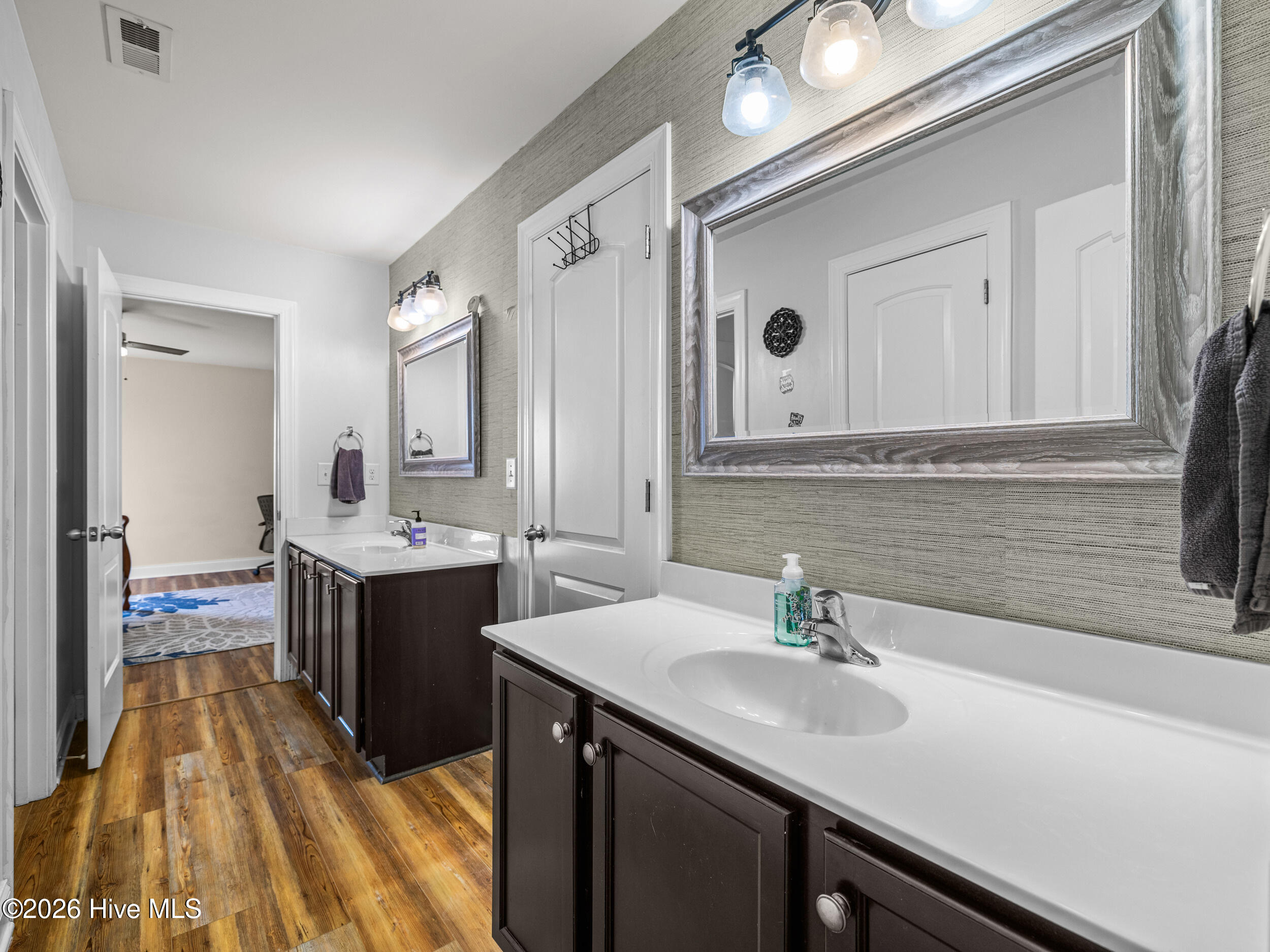 100554217 | Photo 52