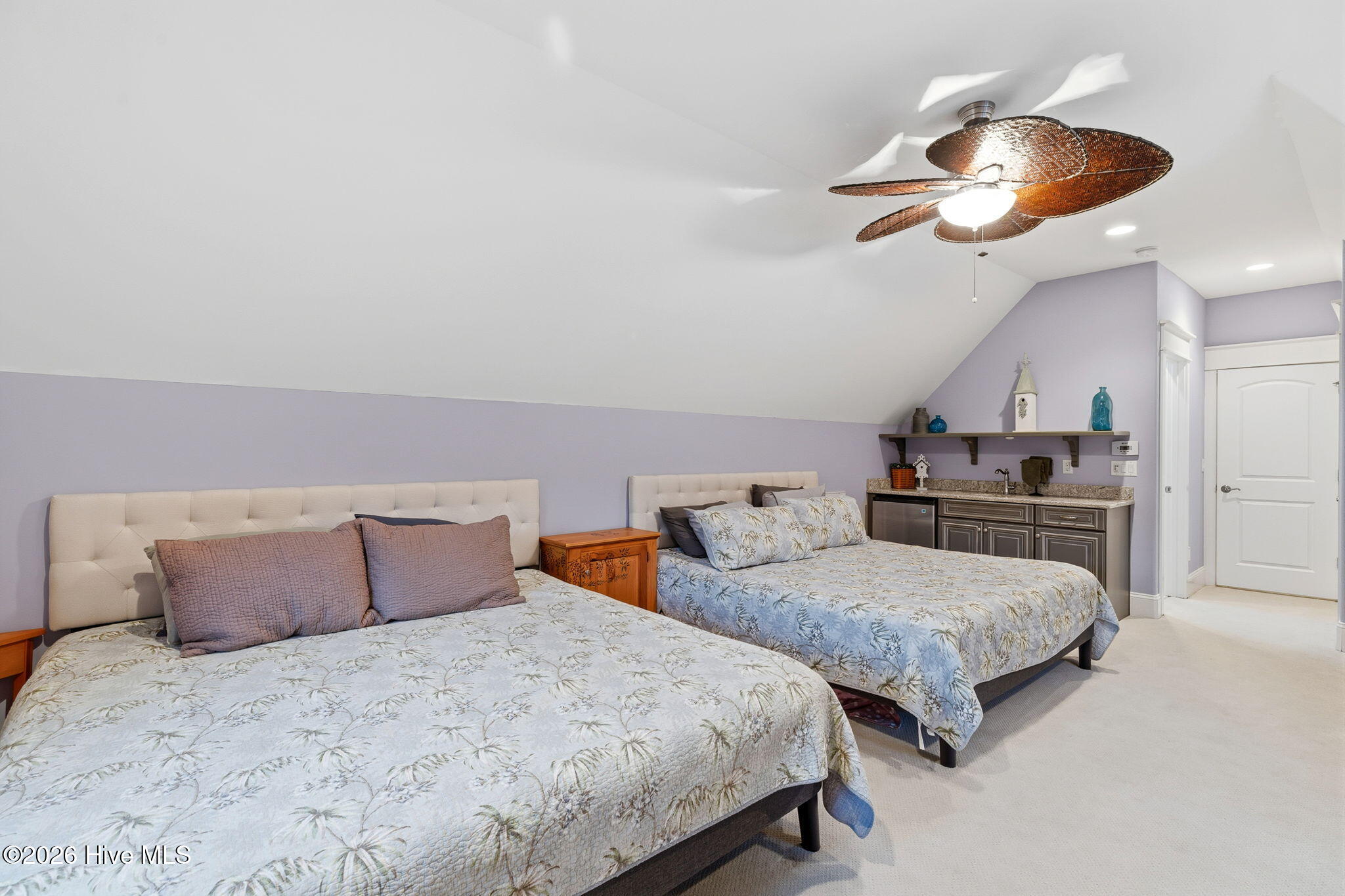 100554087 | Photo 48