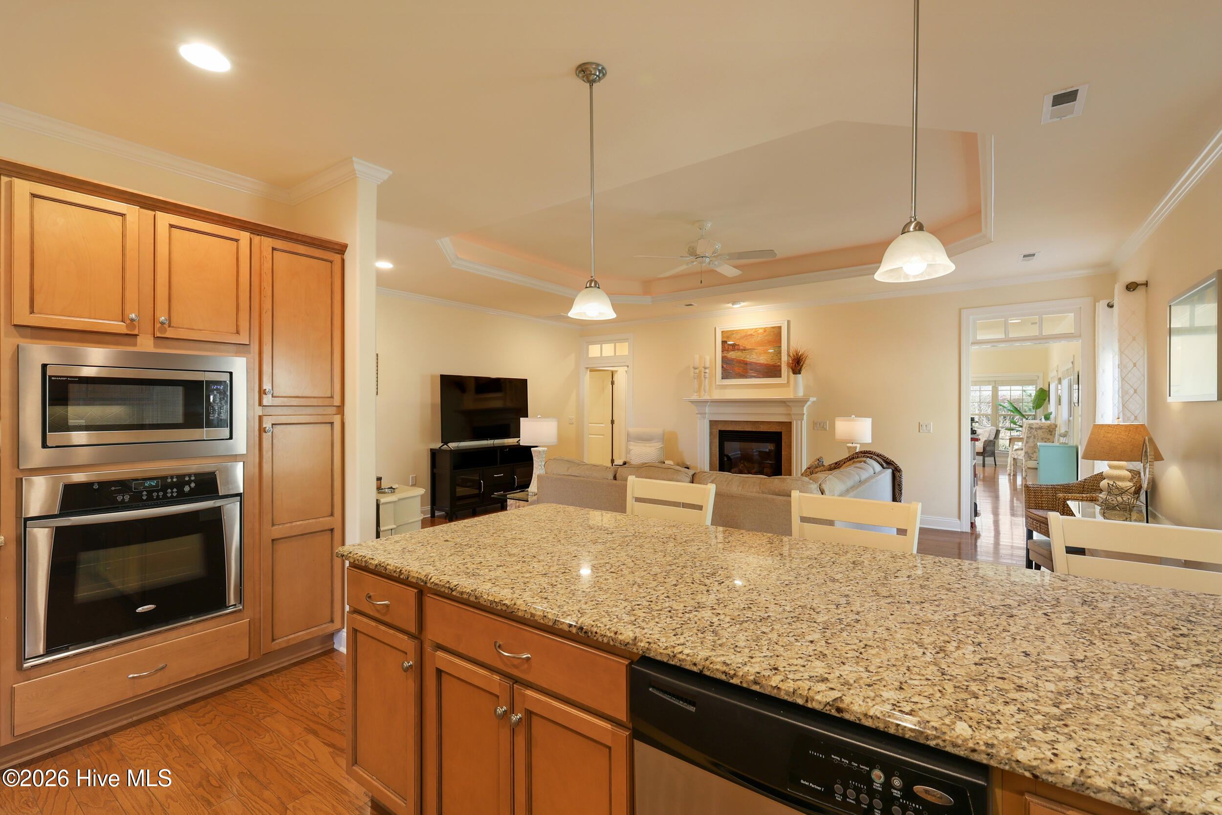 100561183 | Photo 19