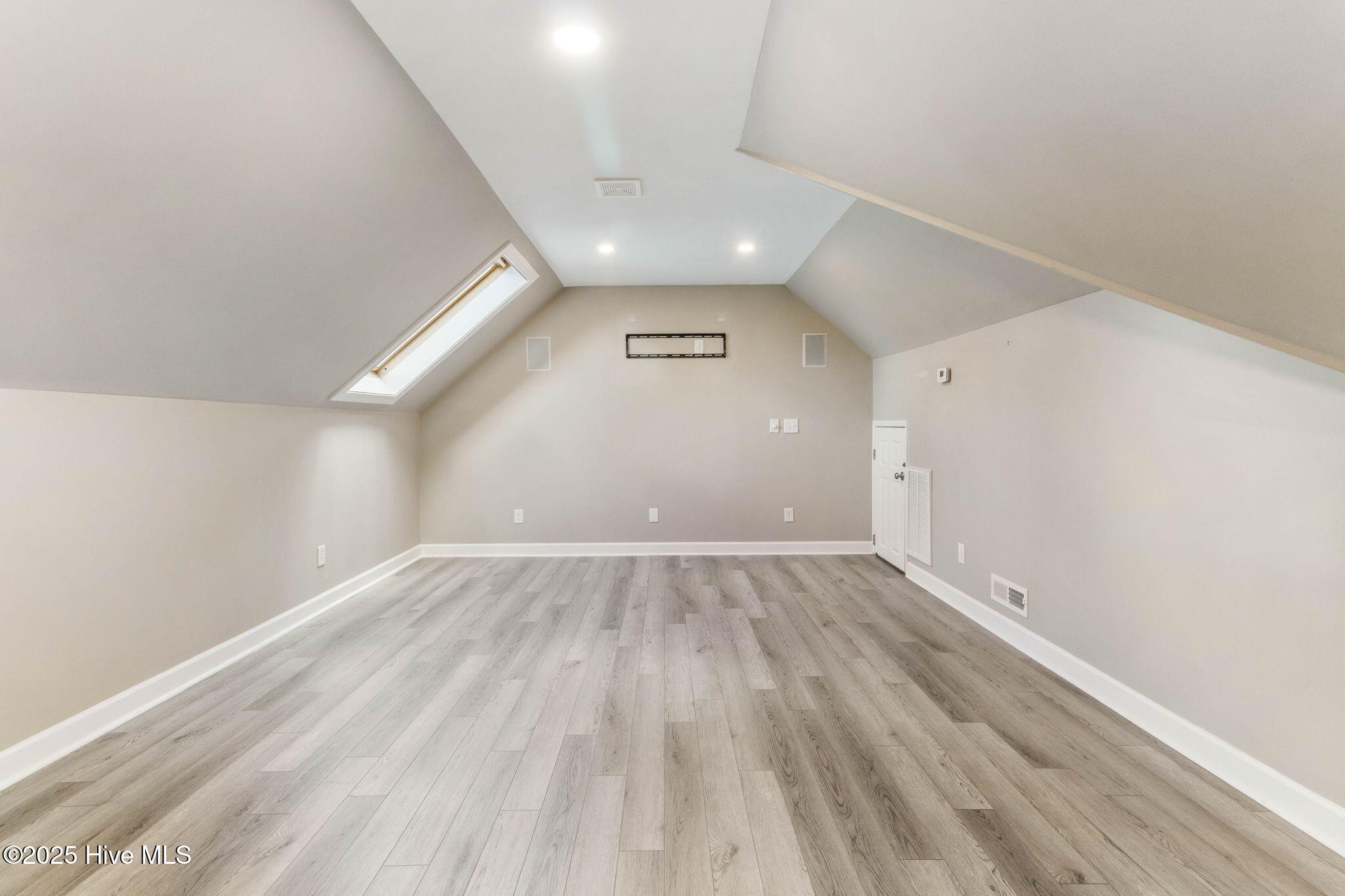 100533905 | Photo 36