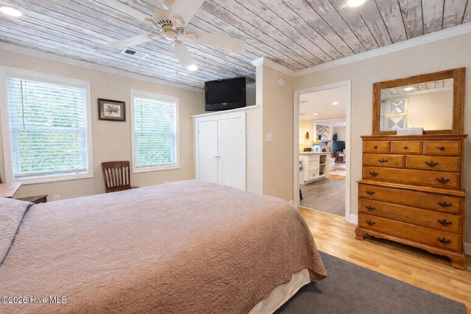 100556036 | Photo 14