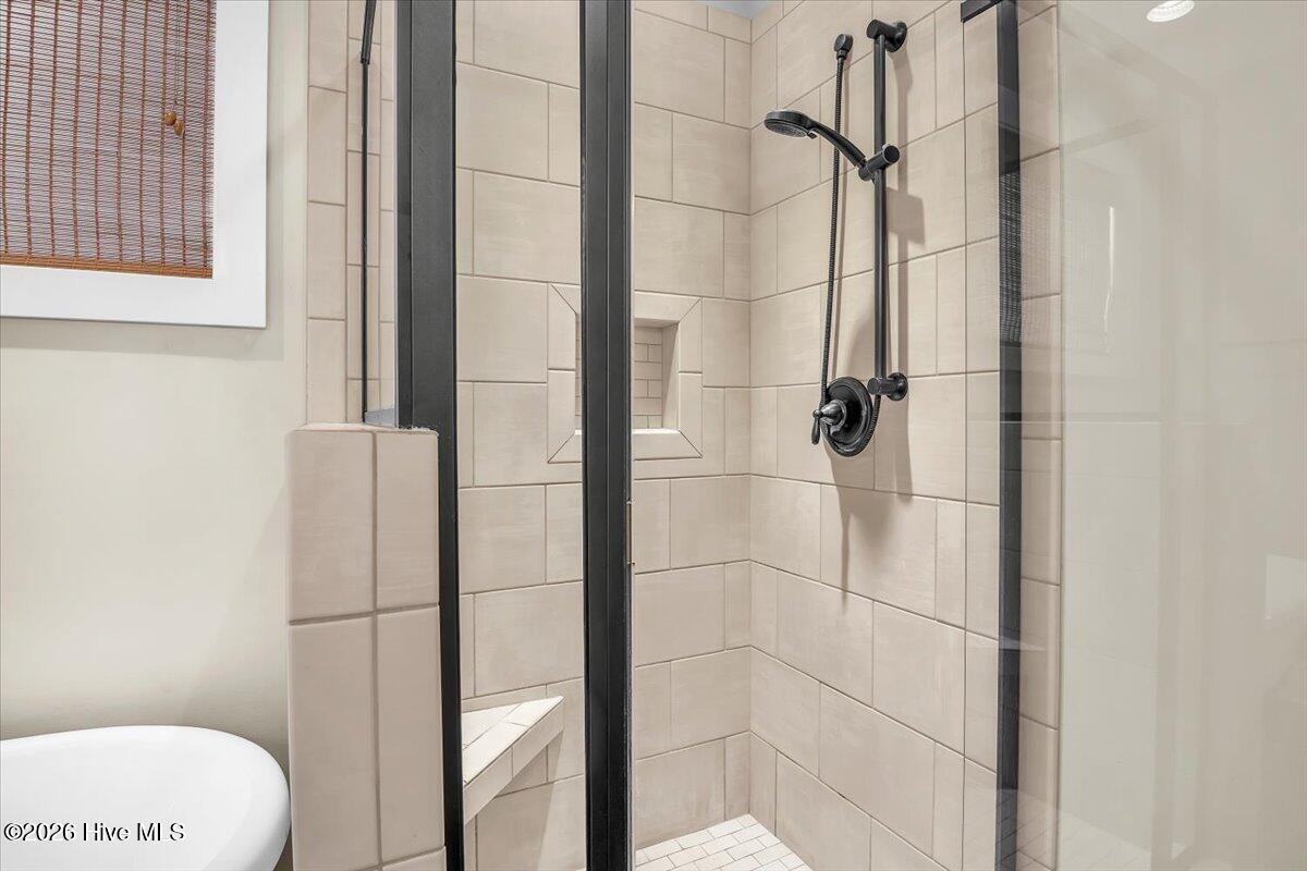 100558839 | Photo 45