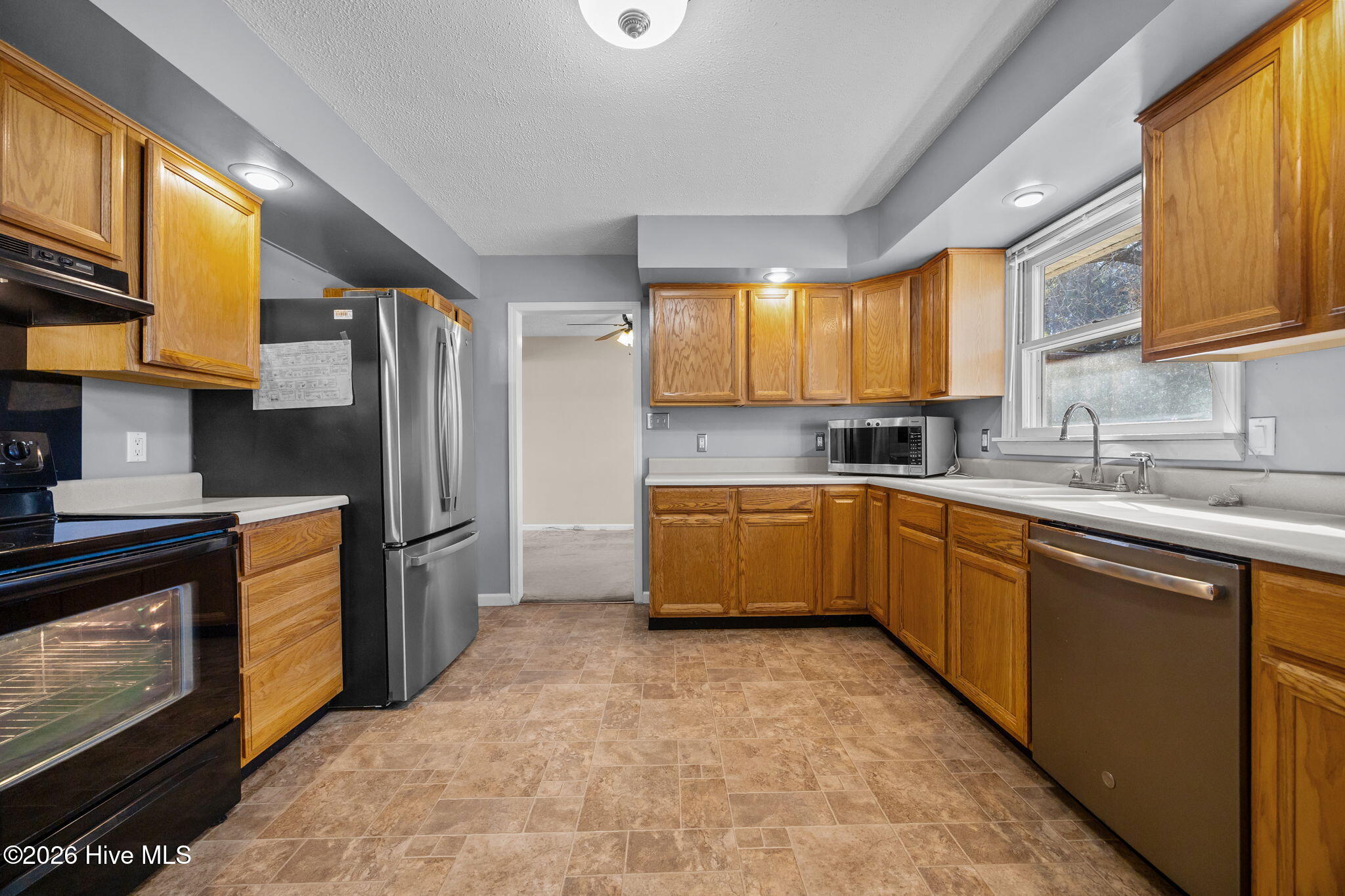 100548233 | Photo 23