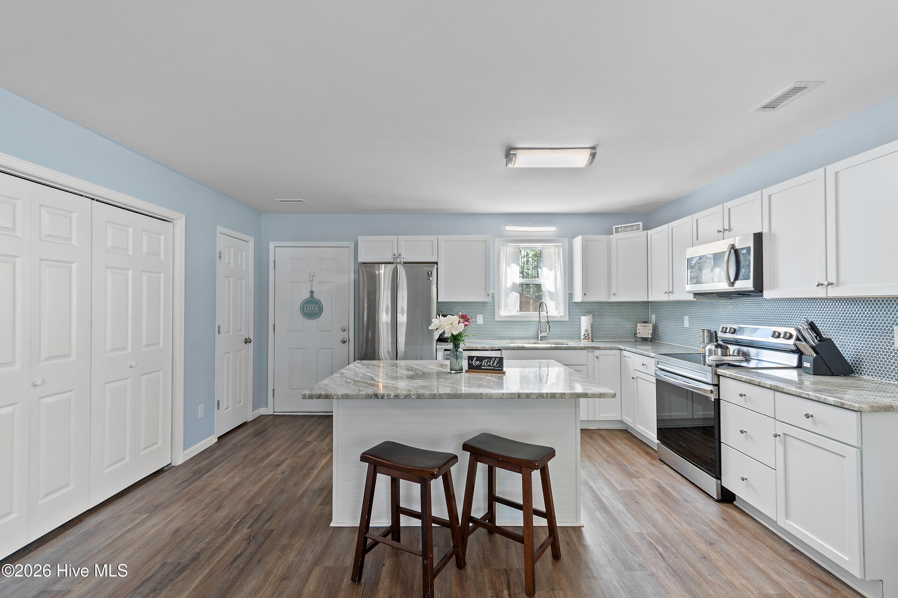 100561702 | Photo 11