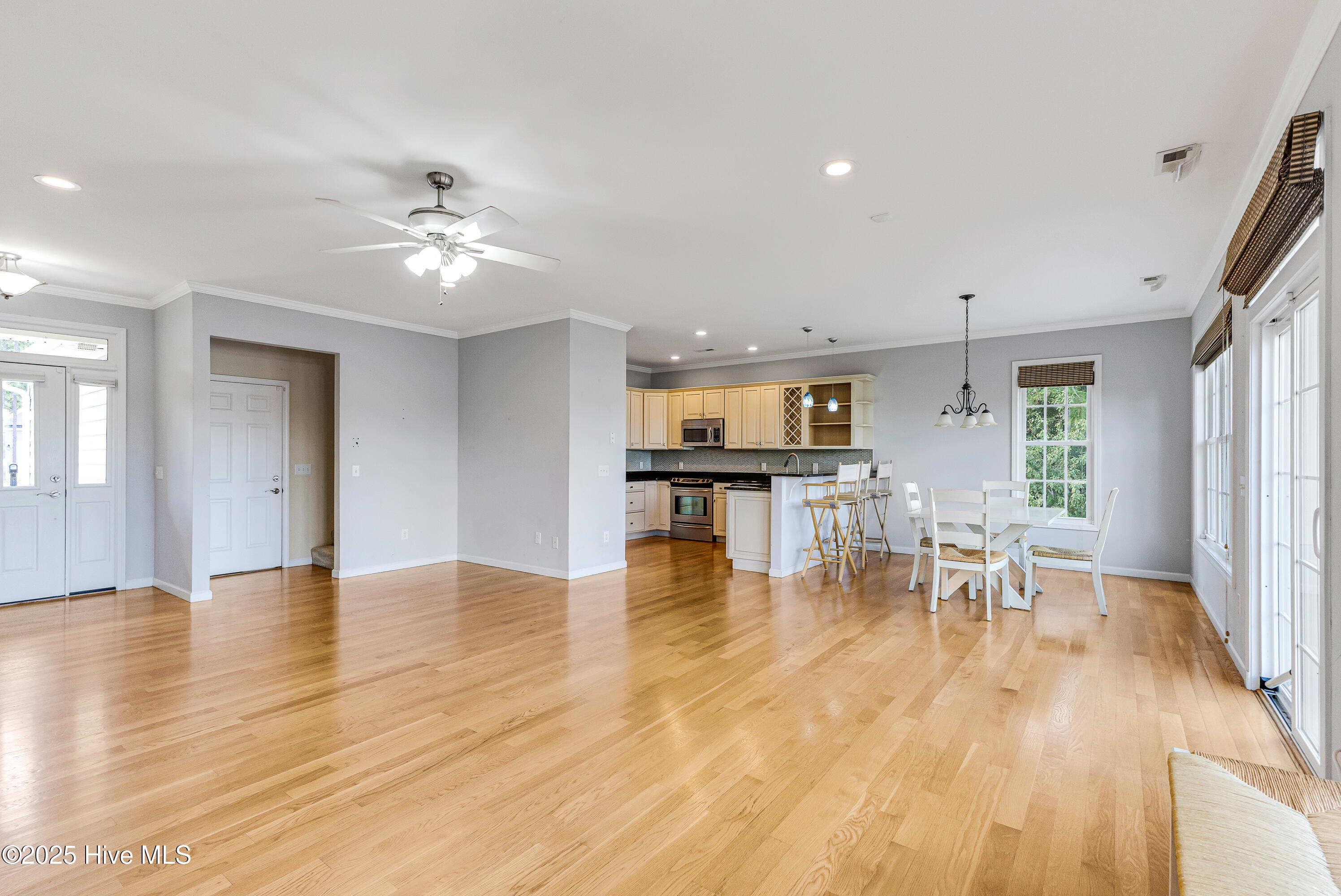 100535789 | Photo 12