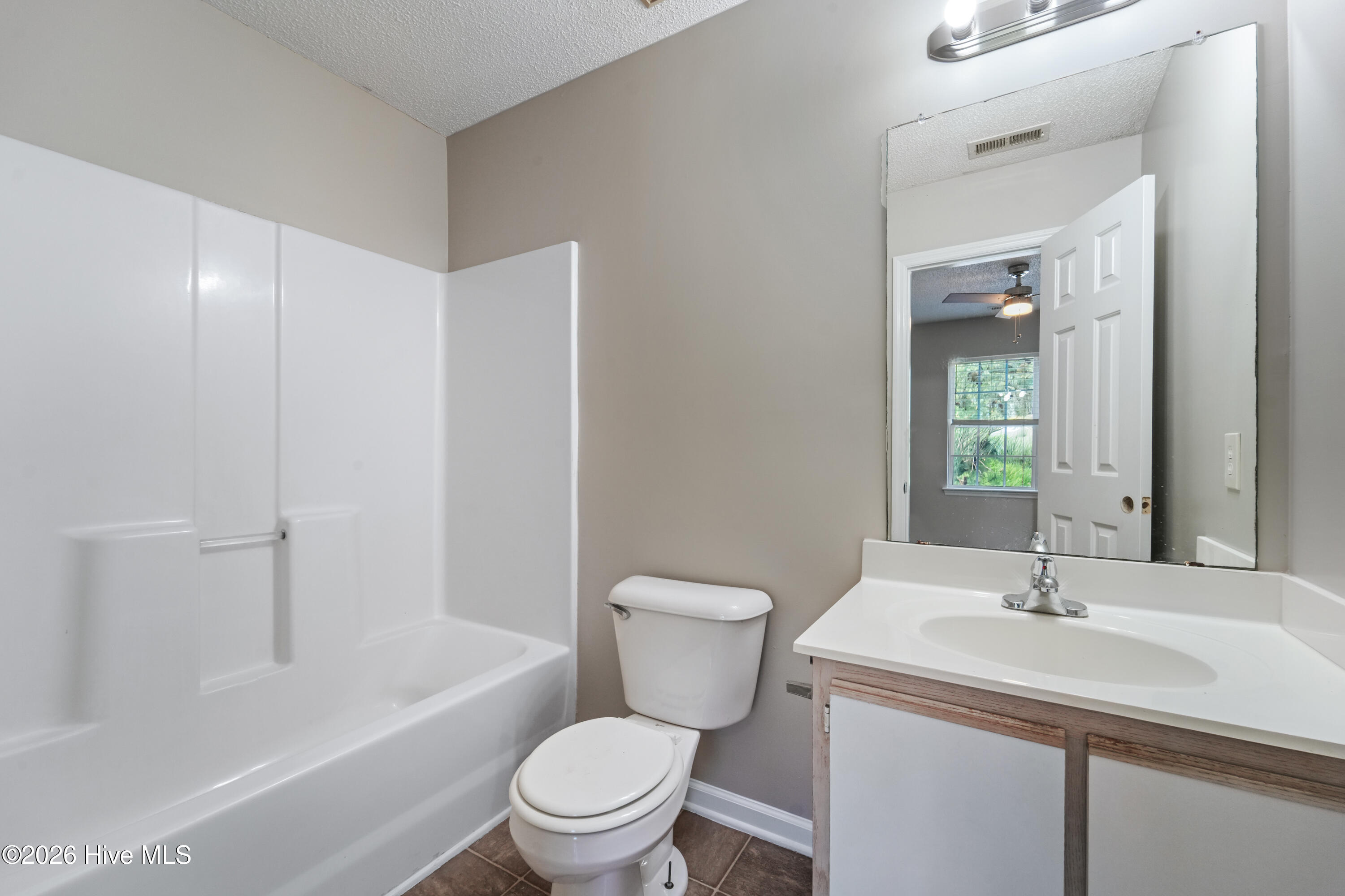 100564066 | Photo 11