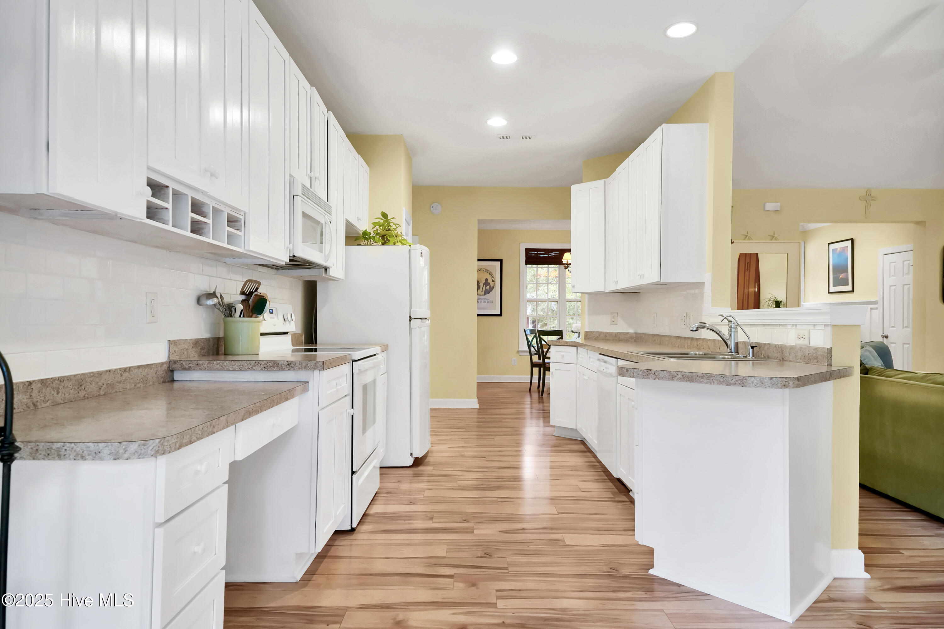 7907 Beaufort Court, Wilmington, NC 28411 – photo 8: 7907BeaufortCourt-12