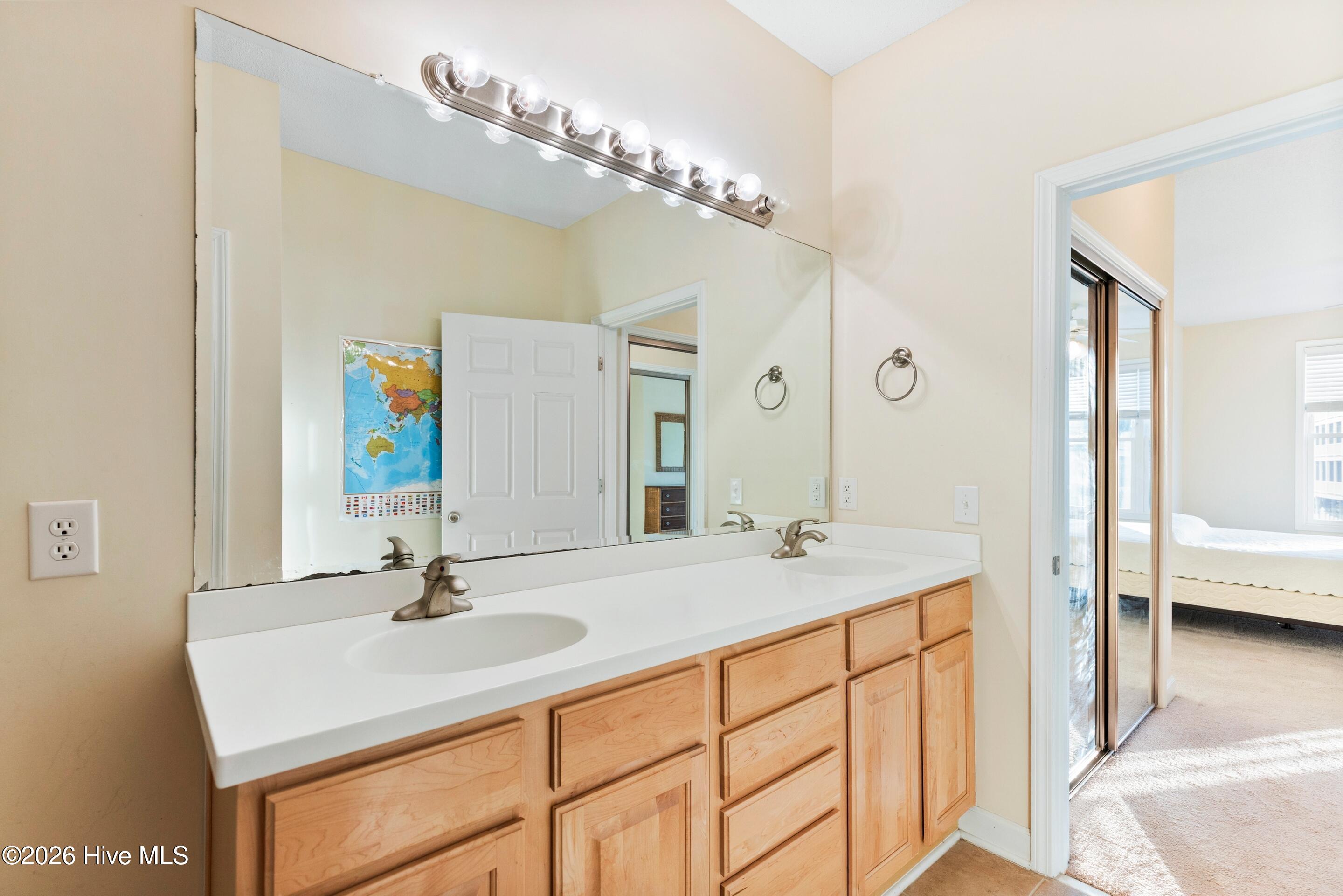 100548206 | Photo 38