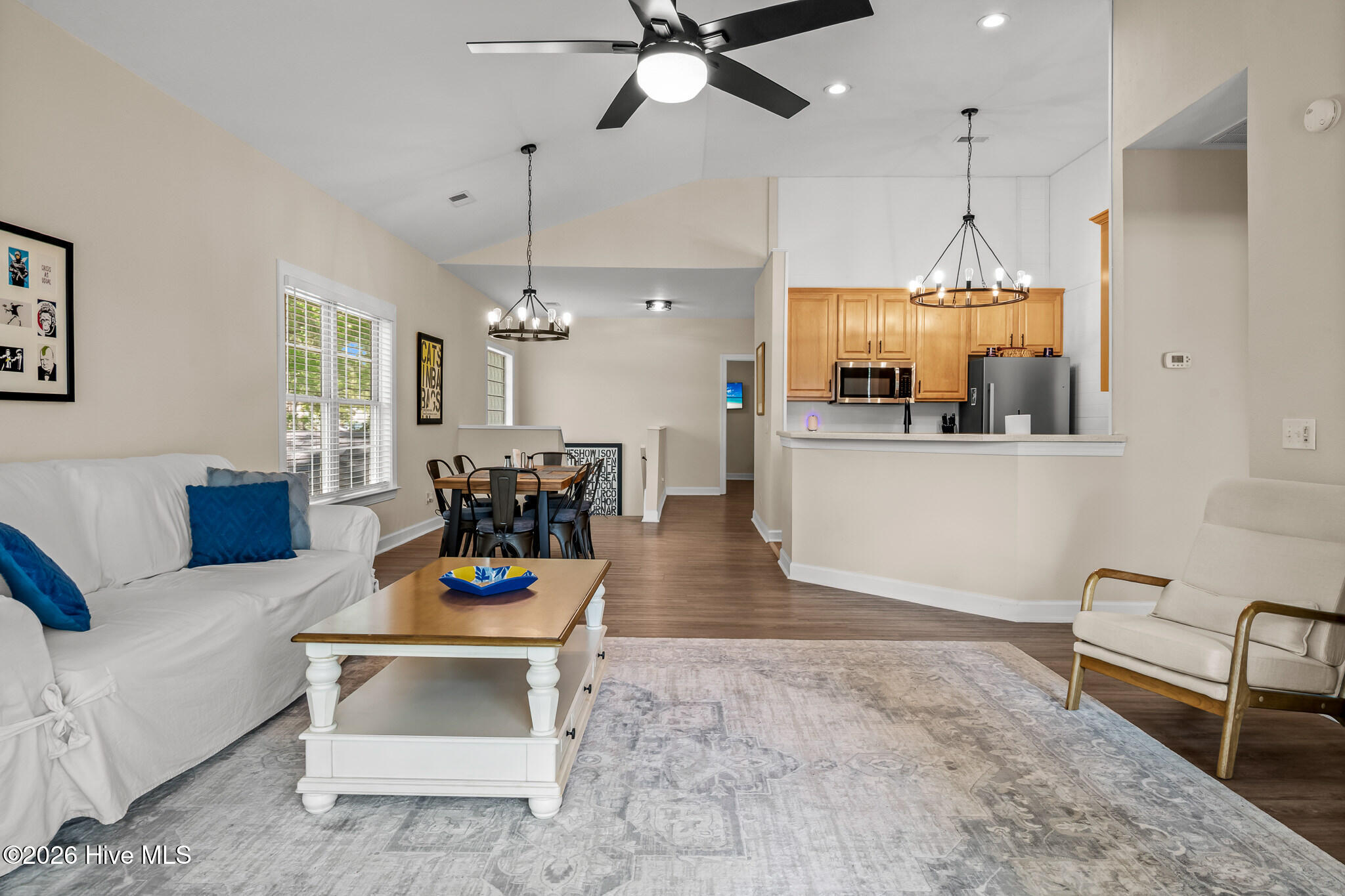 100568438 | Photo 19