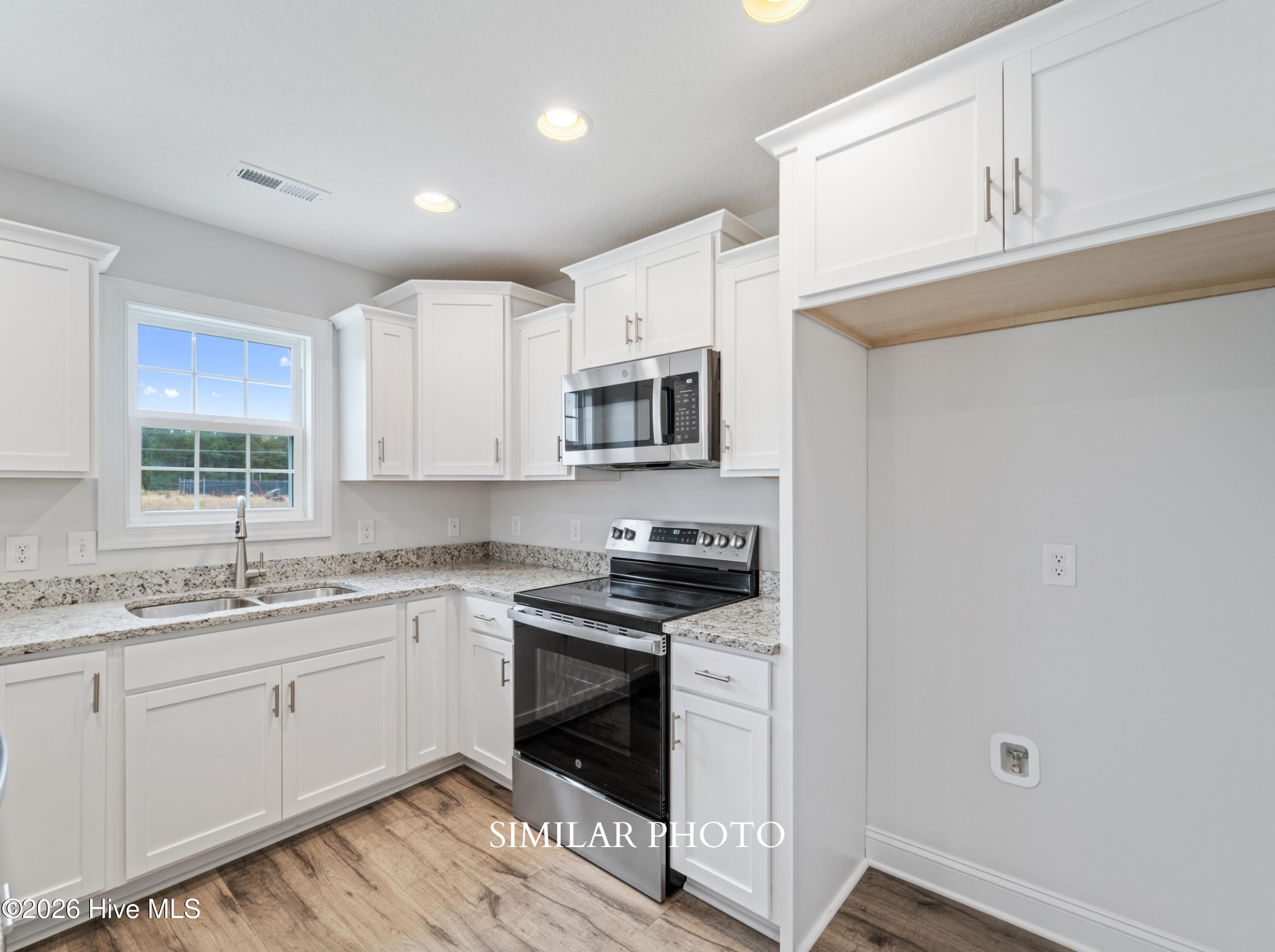 100563067 | Photo 10