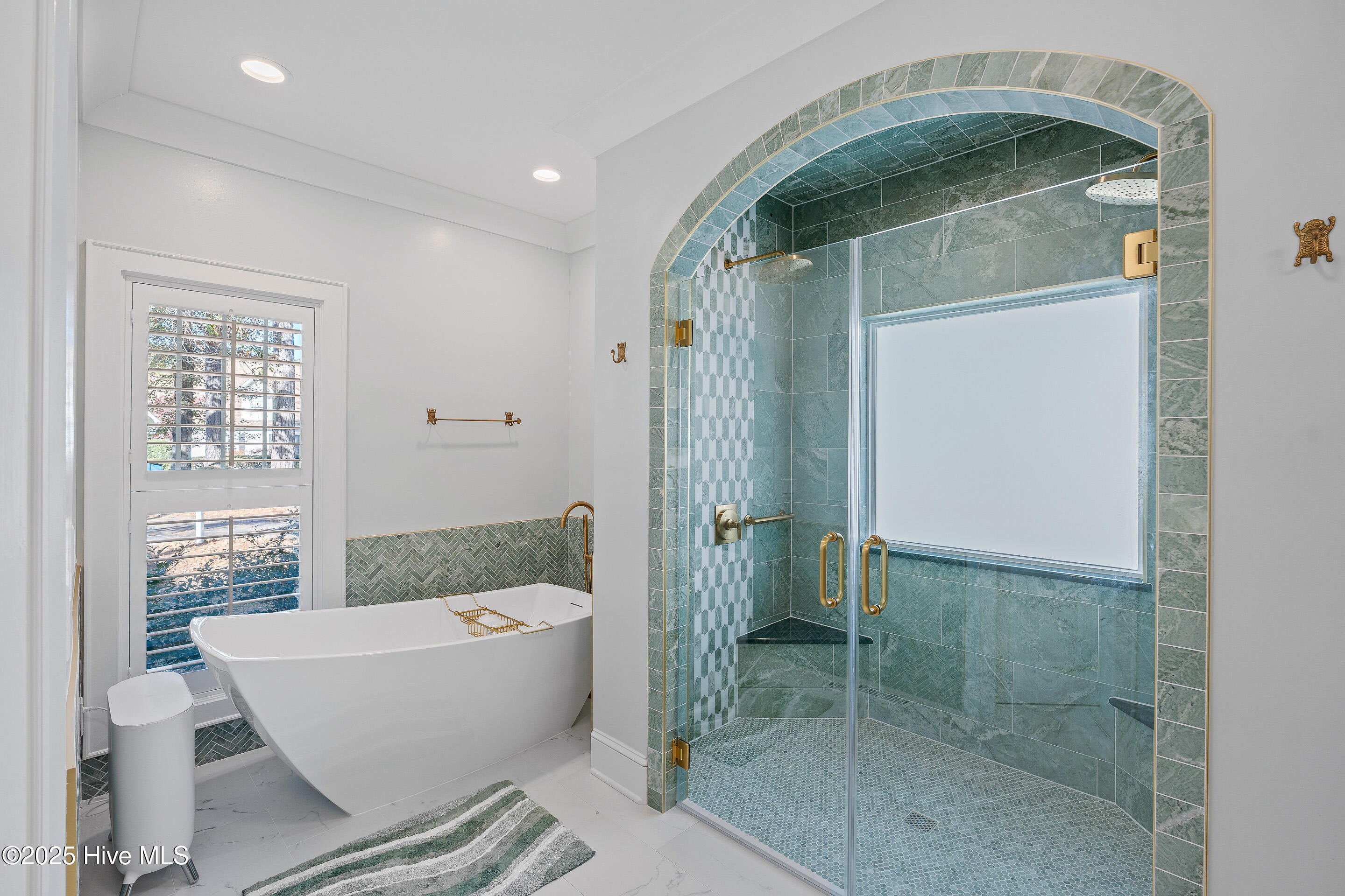 100547922 | Photo 30