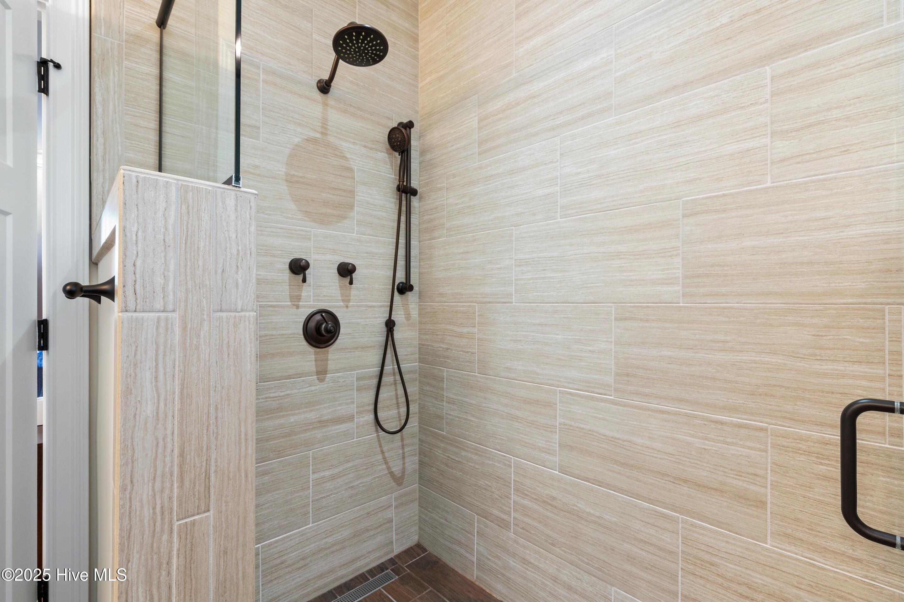 100541782 | Photo 29