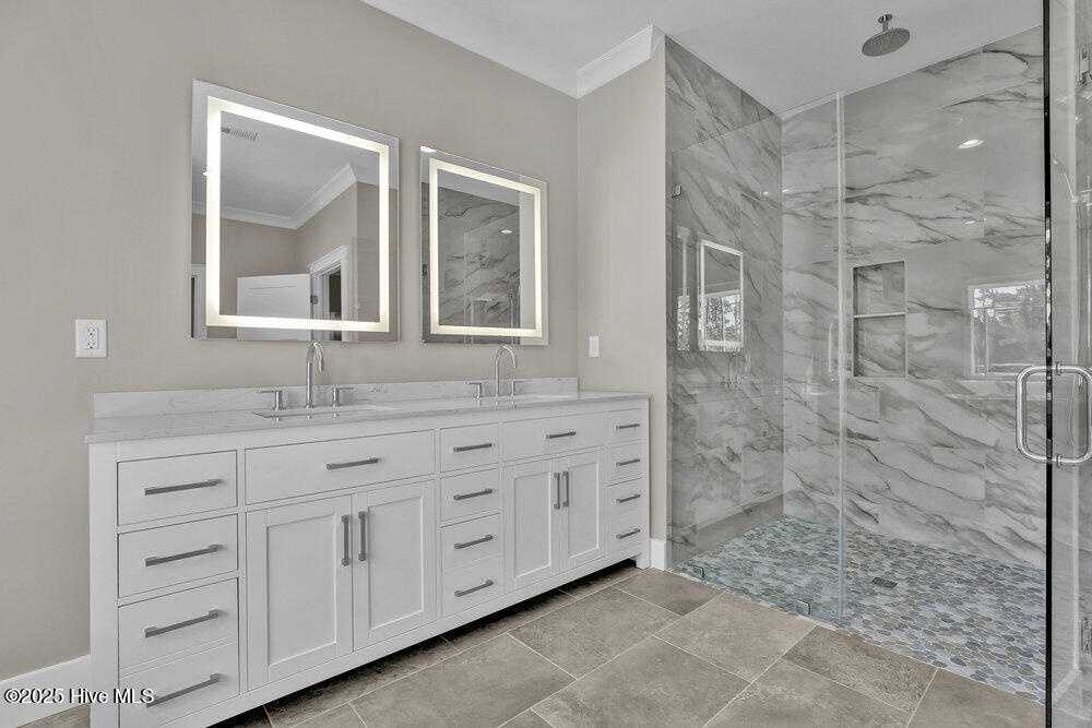 100509859 | Photo 43