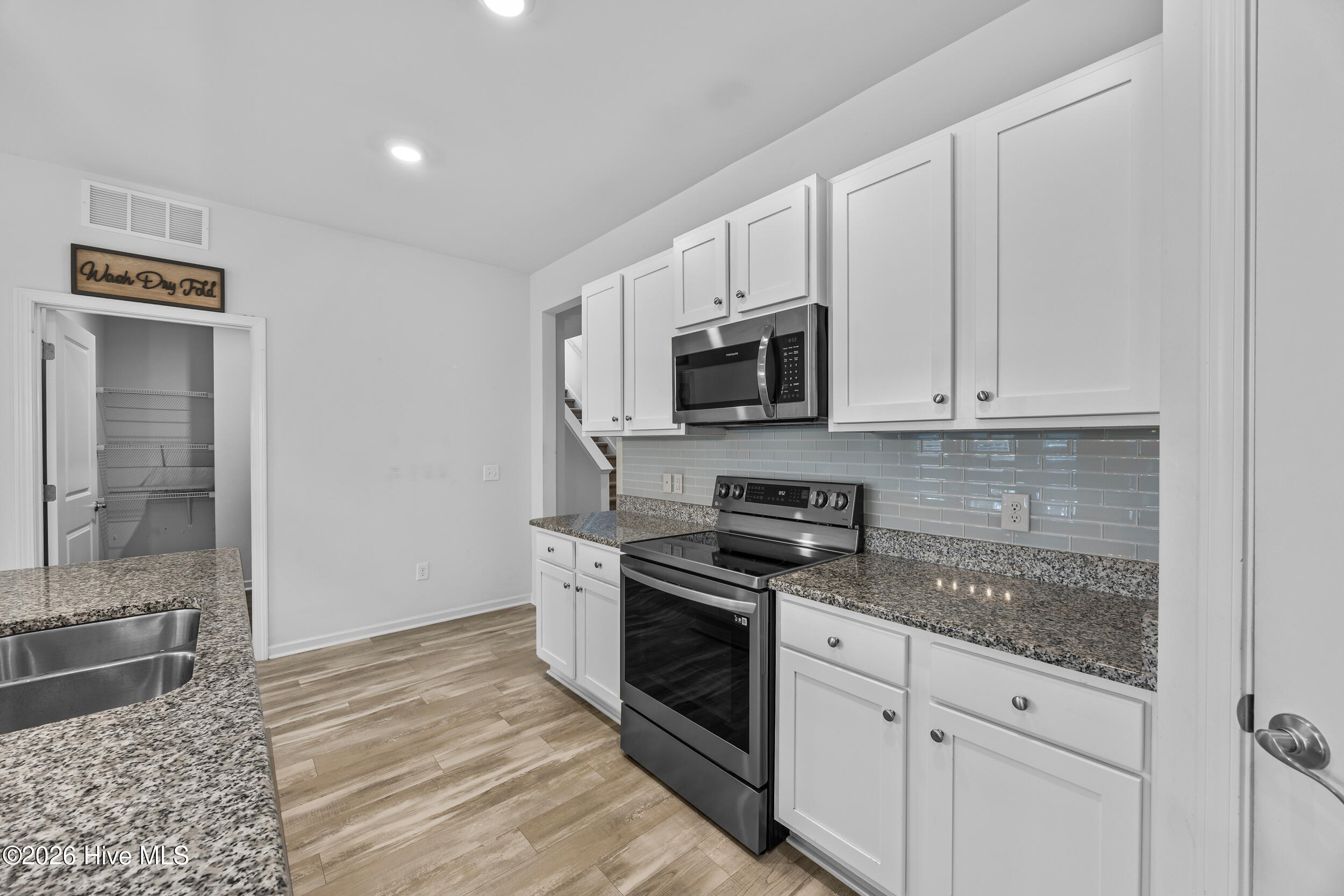 100552645 | Photo 19