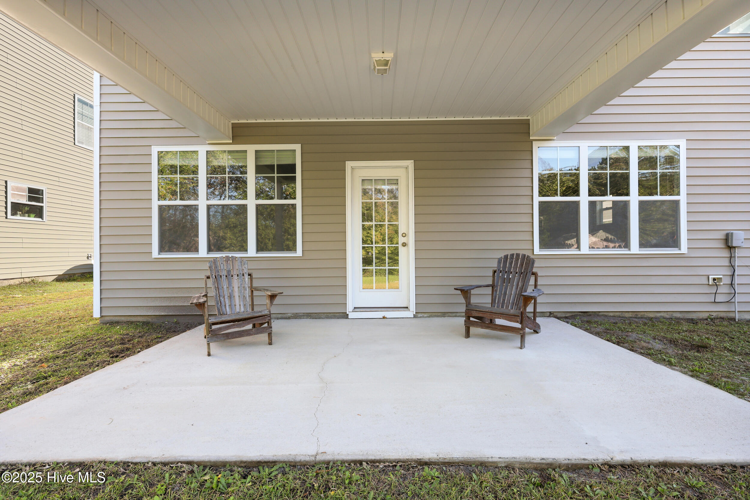 100537406 | Photo 43