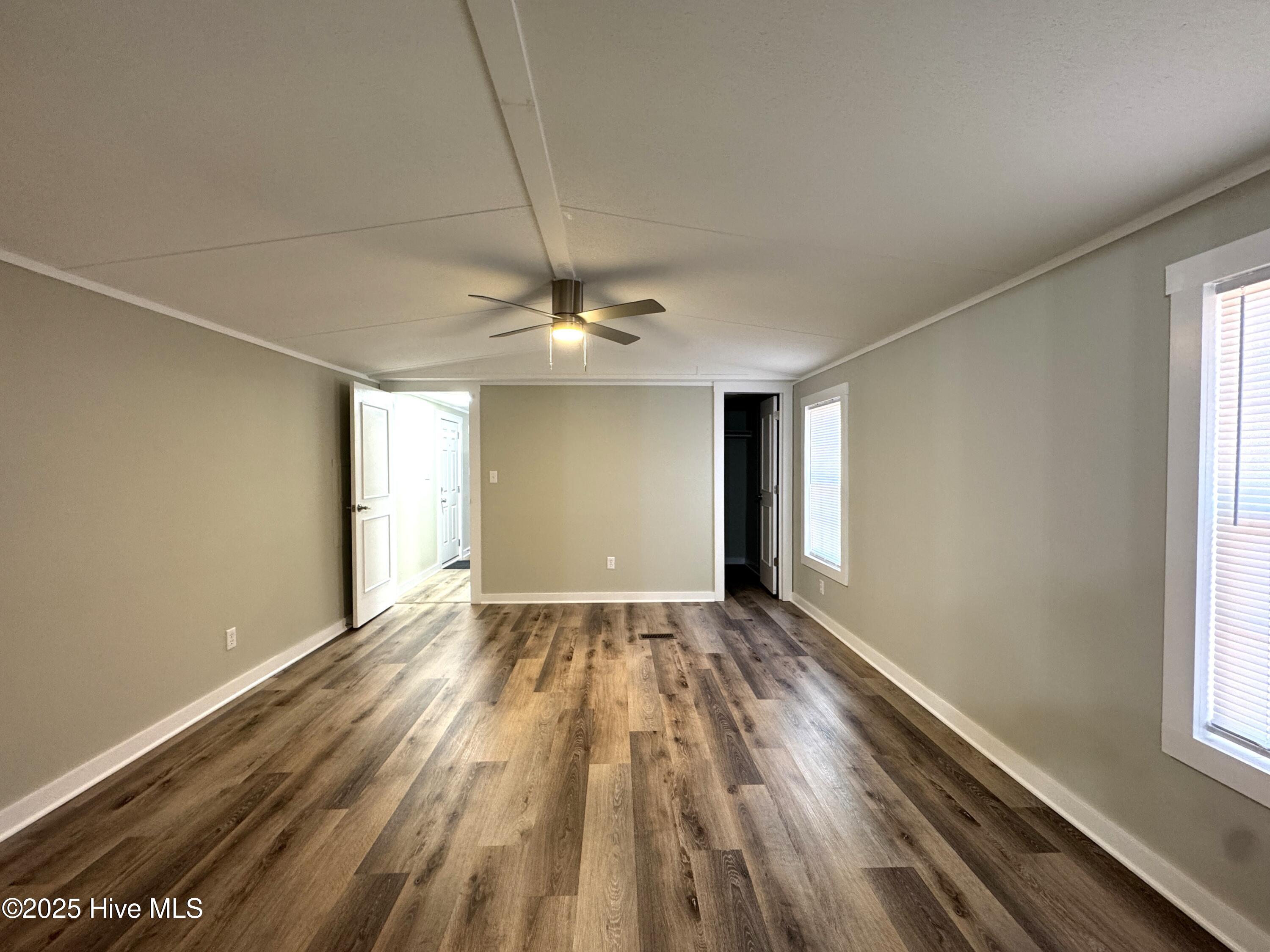 100545185 | Photo 11