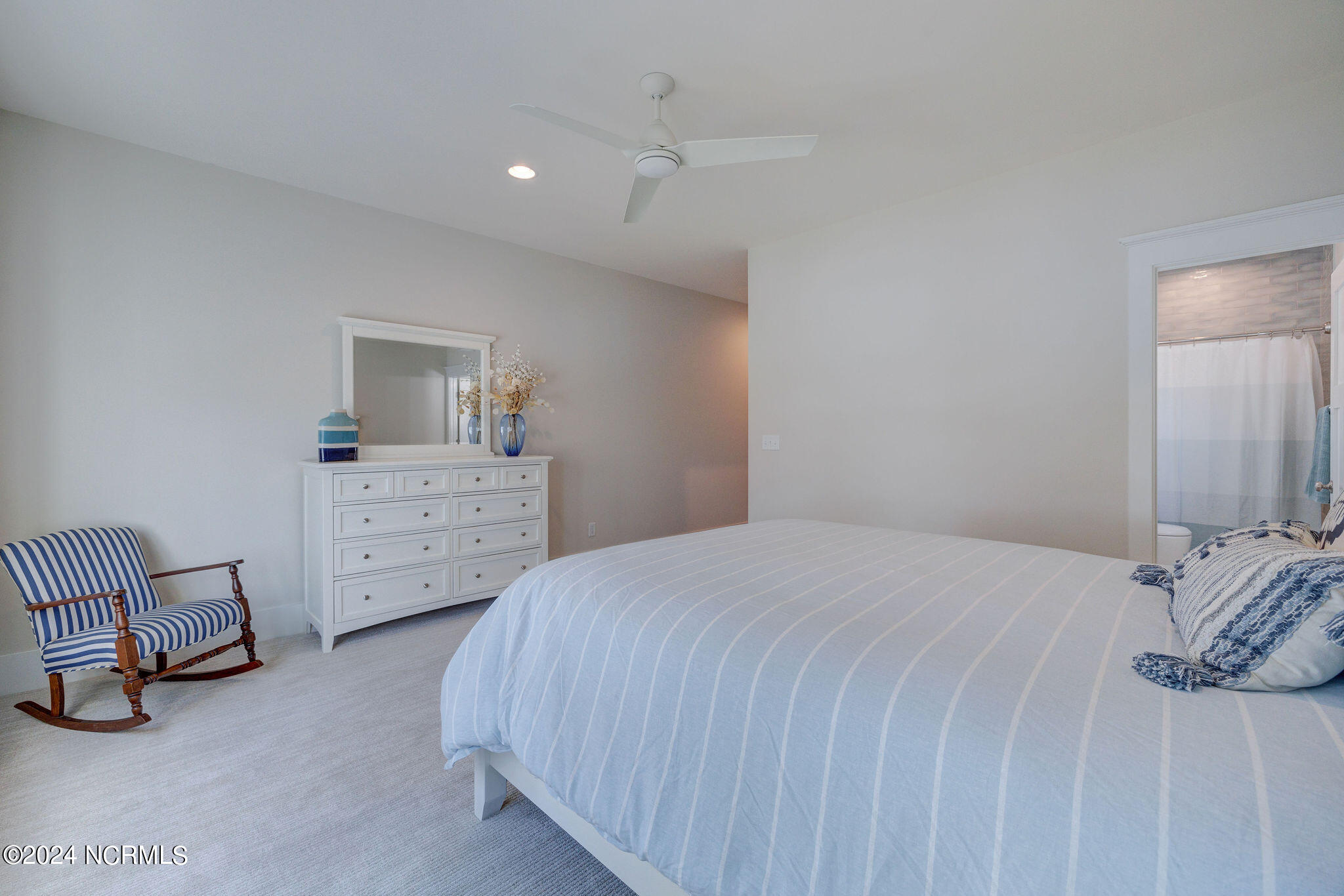 100547028 | Photo 46