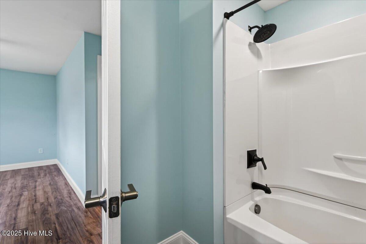 100513703 | Photo 38