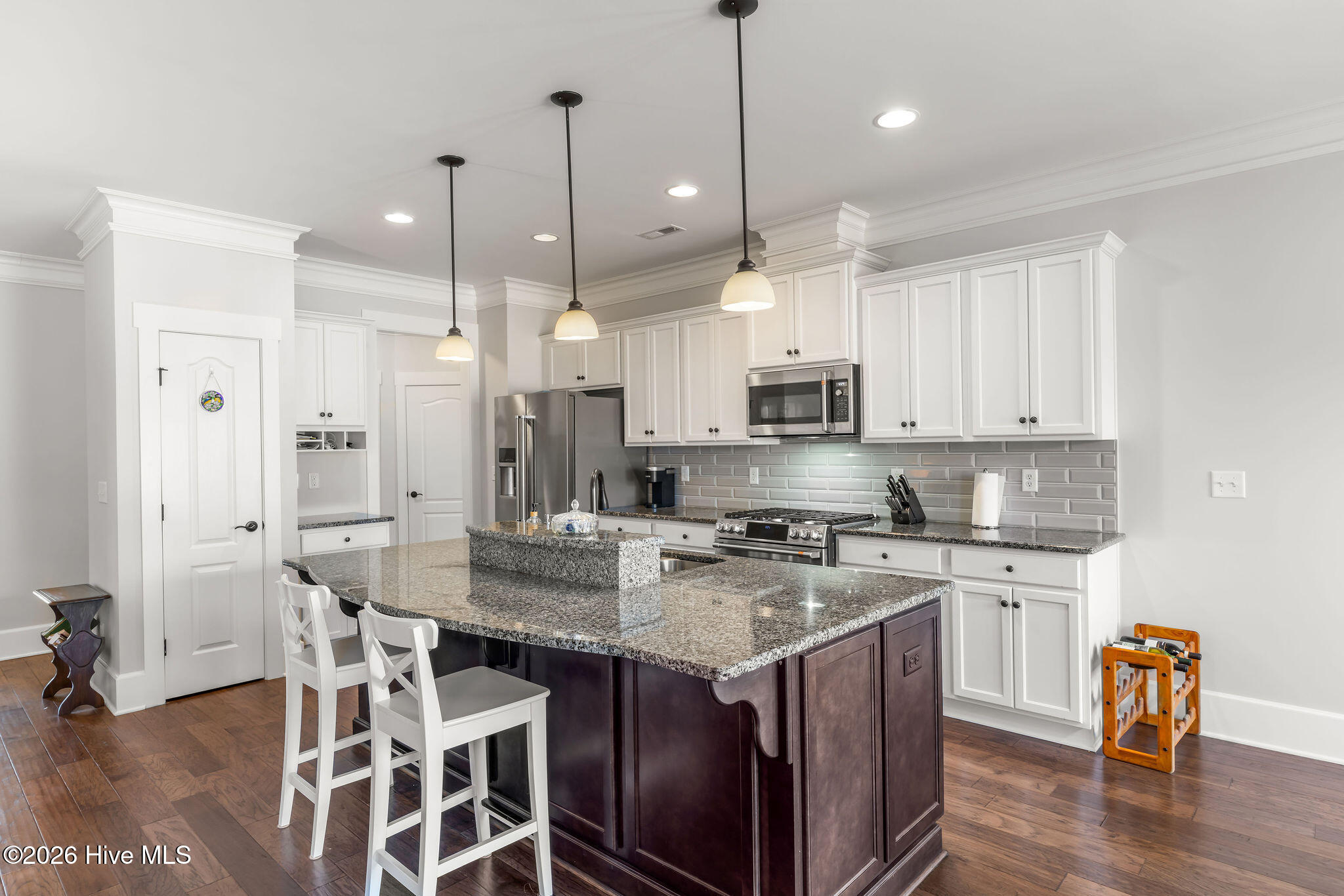 100548590 | Photo 19