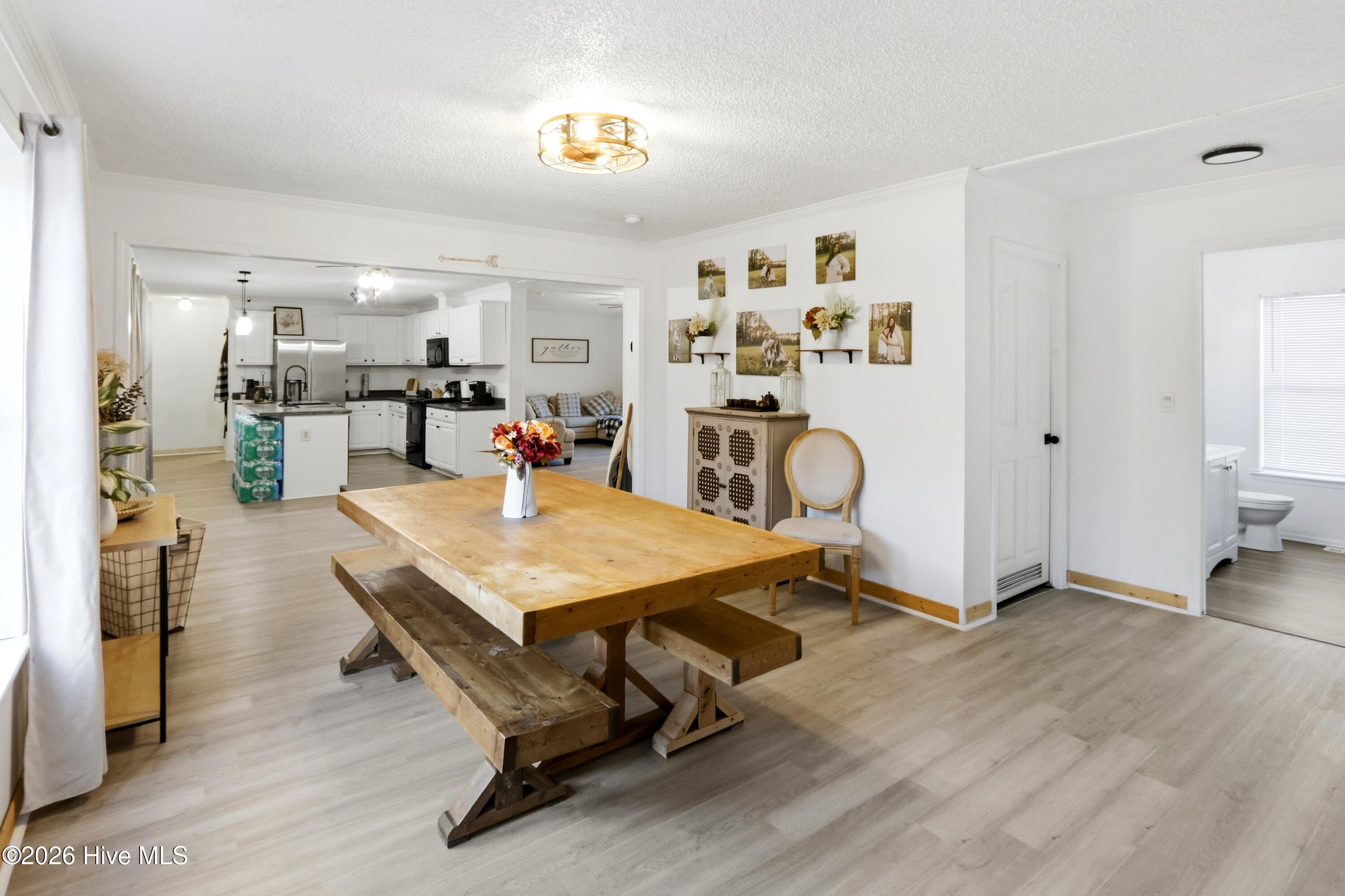 100548935 | Photo 27