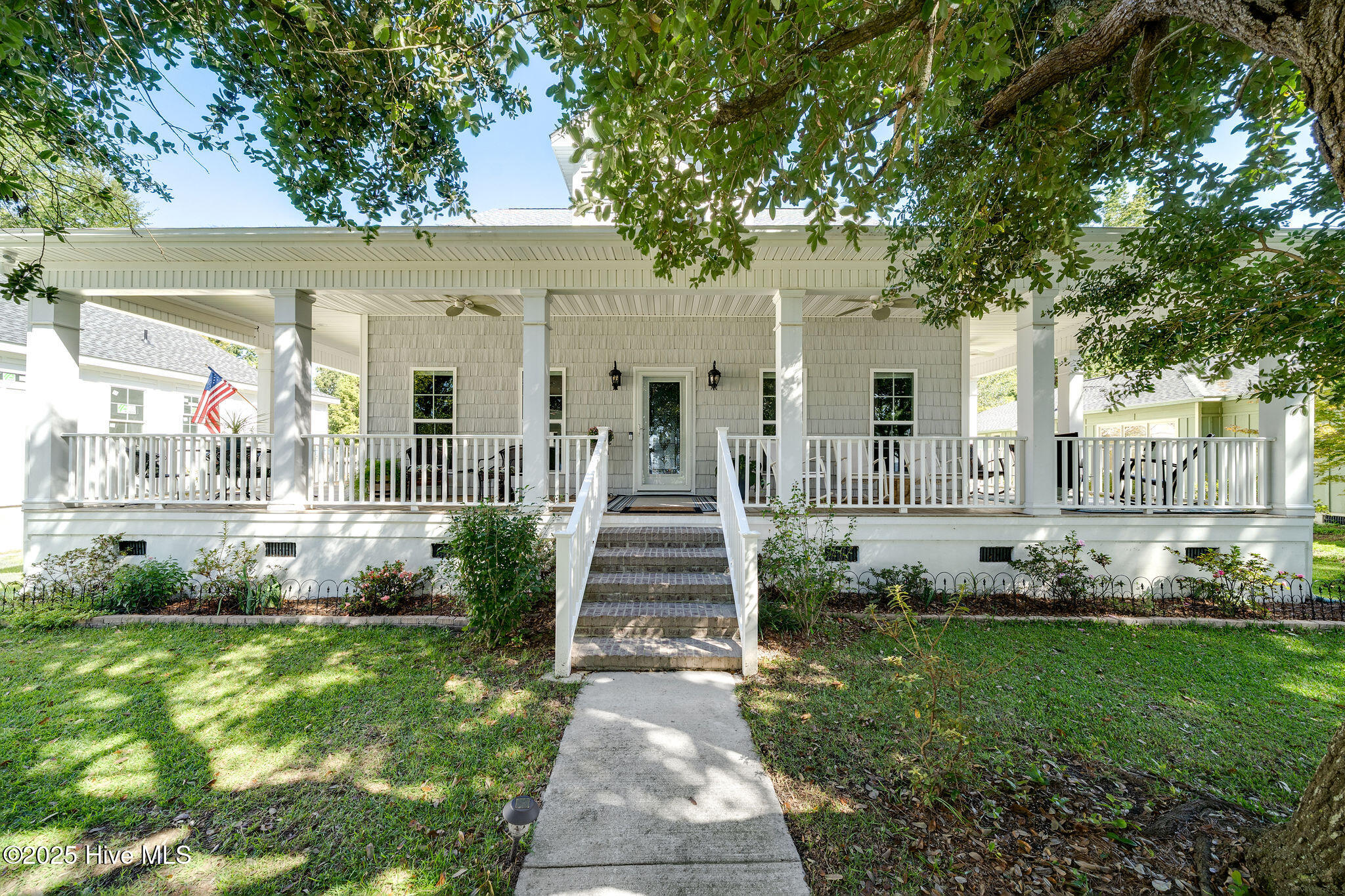 Homes for sale in Lake Waccamaw, NC | 212 Lakeshore Dr, Lake Waccamaw, NC 28450 | MLS# 100534572