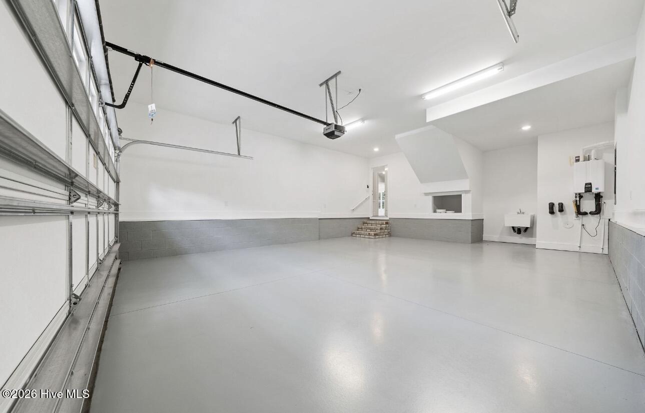 100556989 | Photo 32