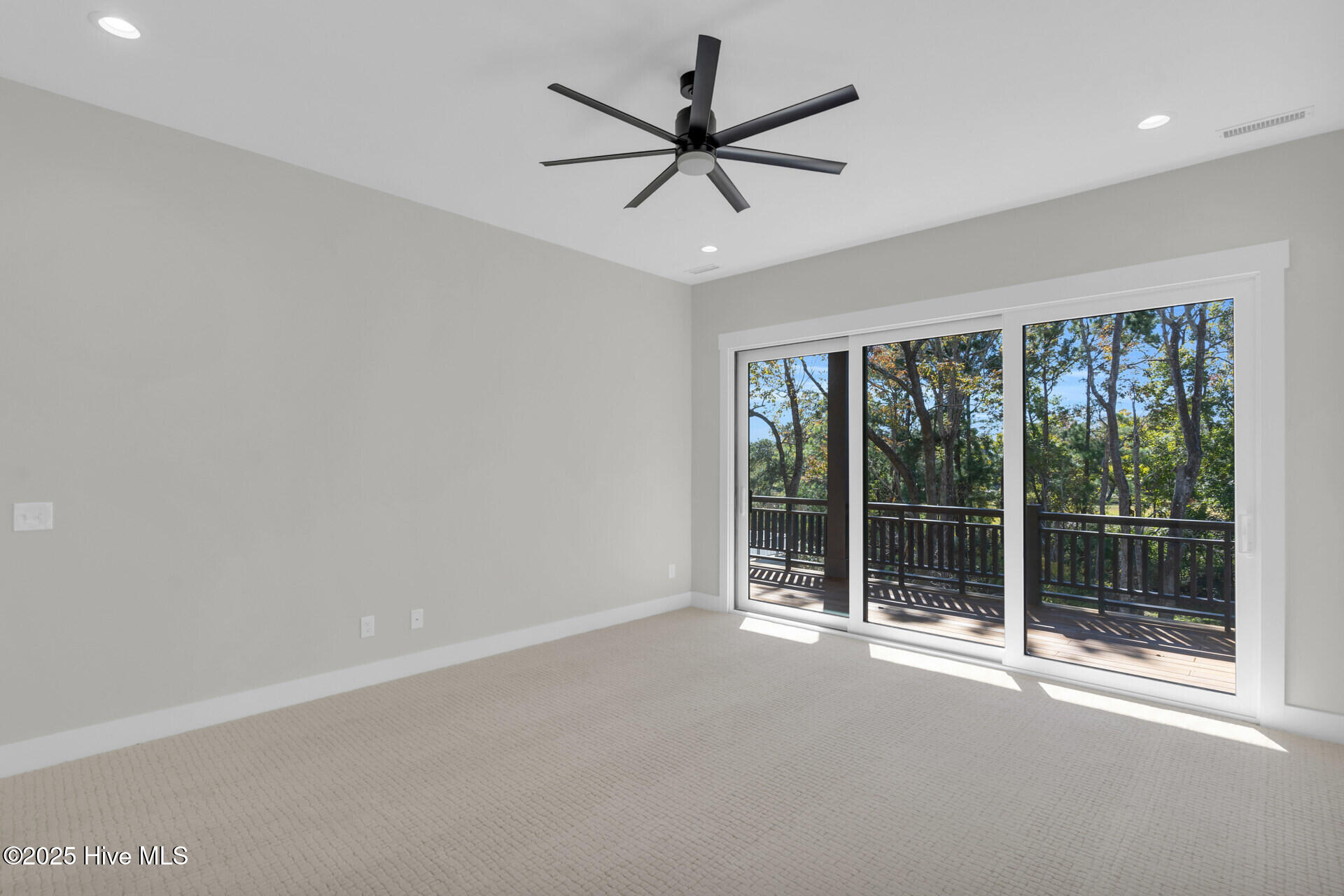 100539388 | Photo 39