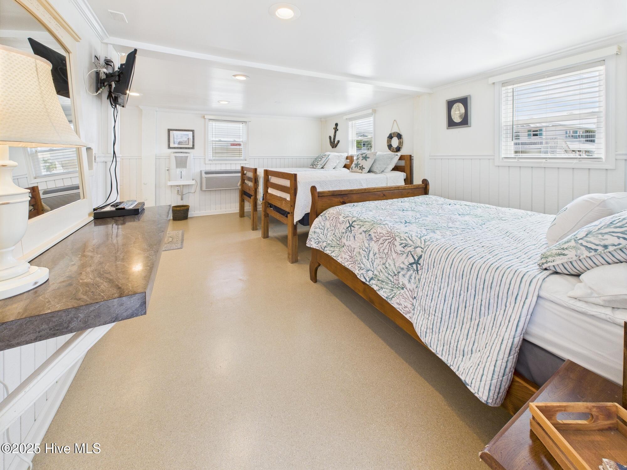 100558213 | Photo 16