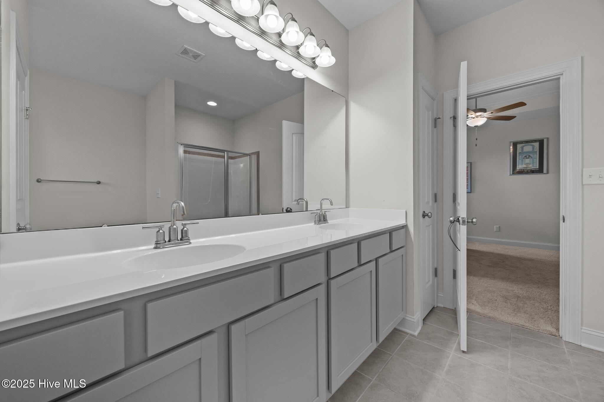 100539854 | Photo 16