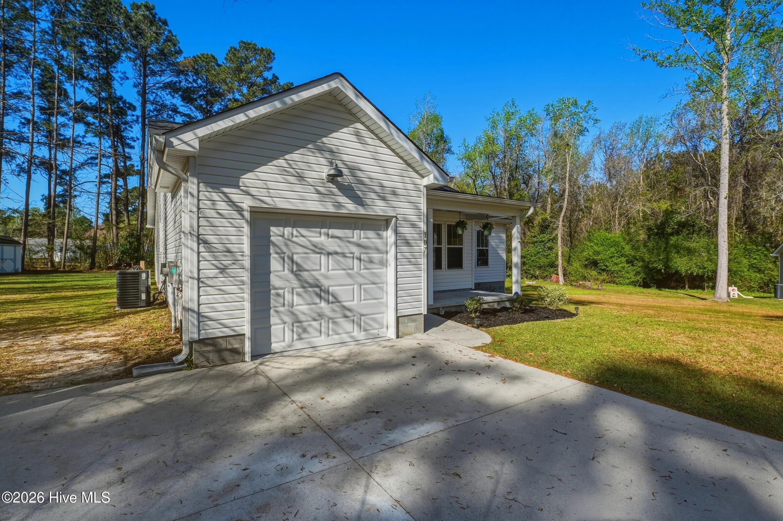 107 Milam Court, Burgaw, NC 28425 – photo 2: 2_107_milam_ct_002